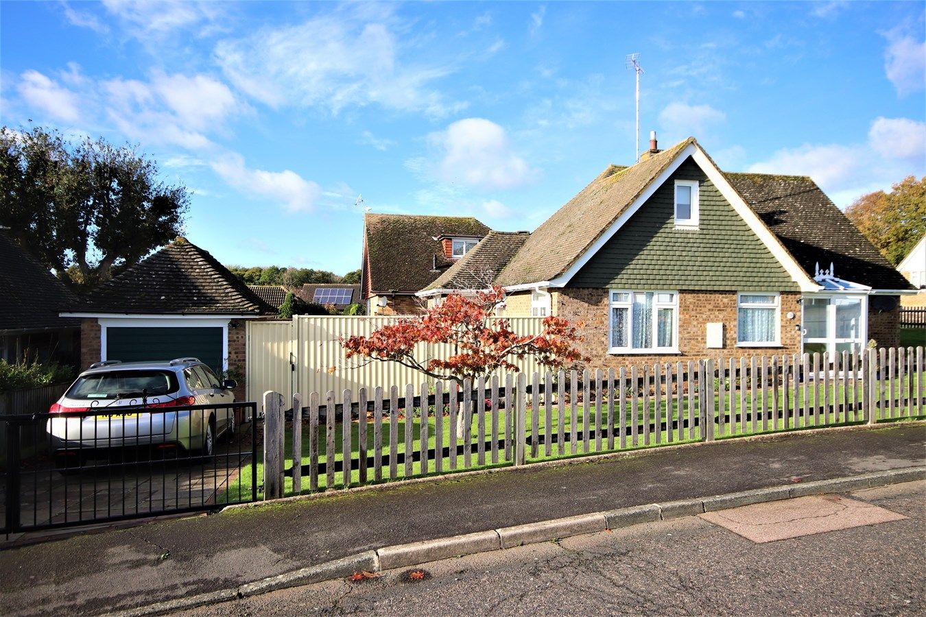4 bed detached bungalow for sale in Lavant Close, Little Common