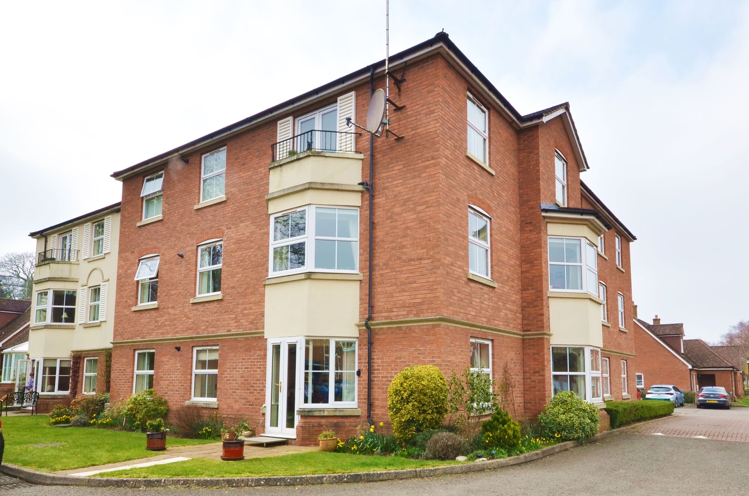 2 Sorrel House, Compton Court, Lime Tree Village, Rugby, Warwickshire CV22  
