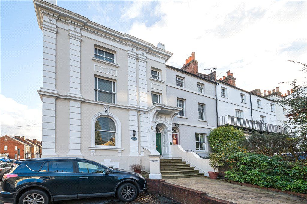 4 bed end terrace house for sale in Castle Hill, Reading, Berkshire RG1