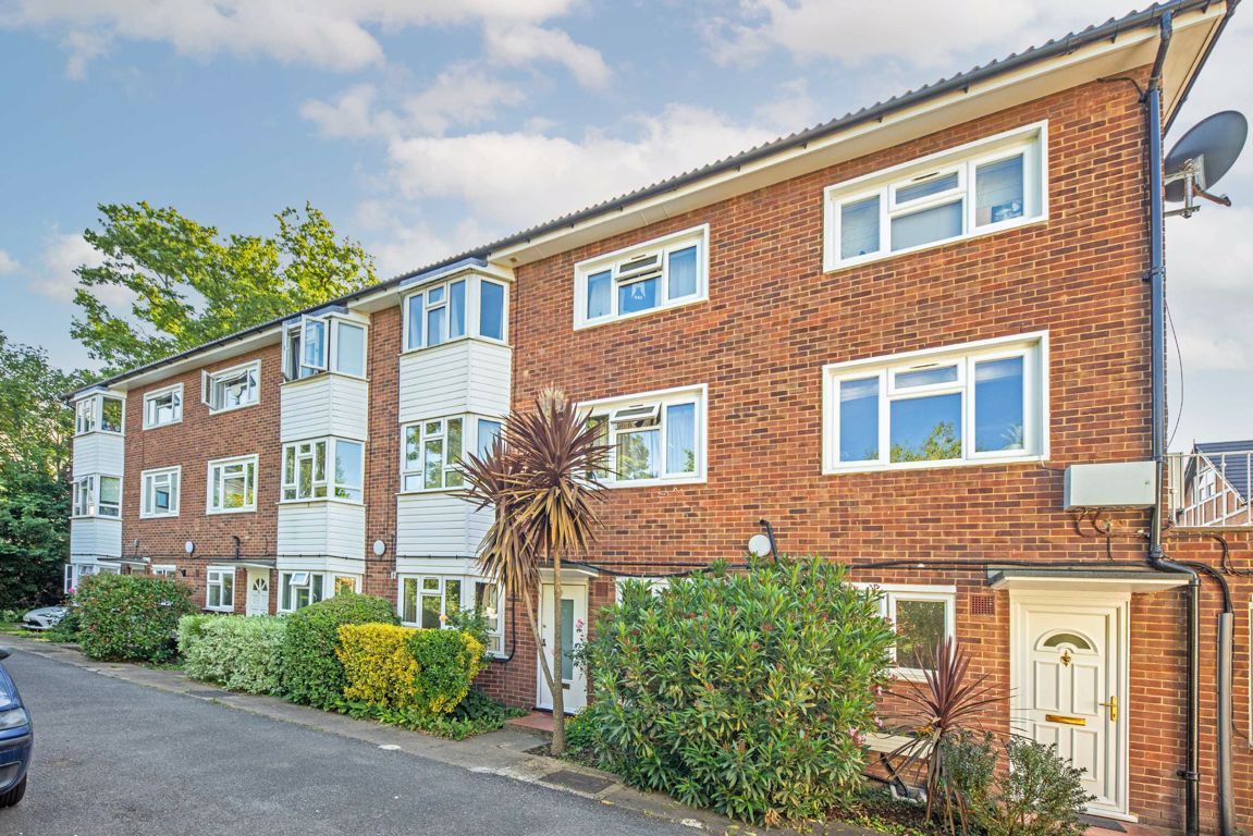 2 bed flat for sale in South Bank, Surbiton KT6 Zoopla