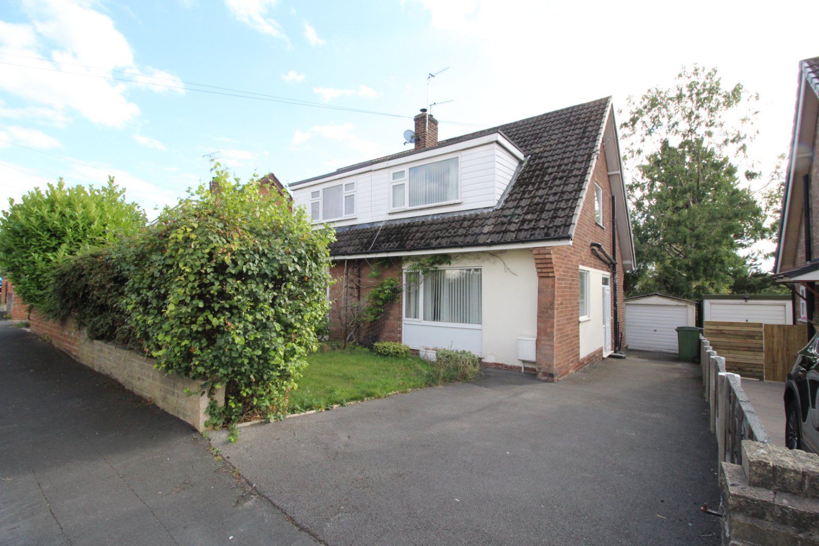3 bed semidetached house for sale in Yew Tree Drive, Bredbury