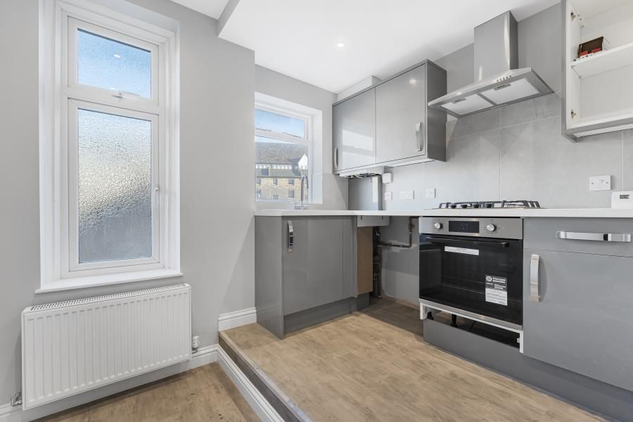 2 bed flat to rent in Bond Street, Ealing W5 Zoopla