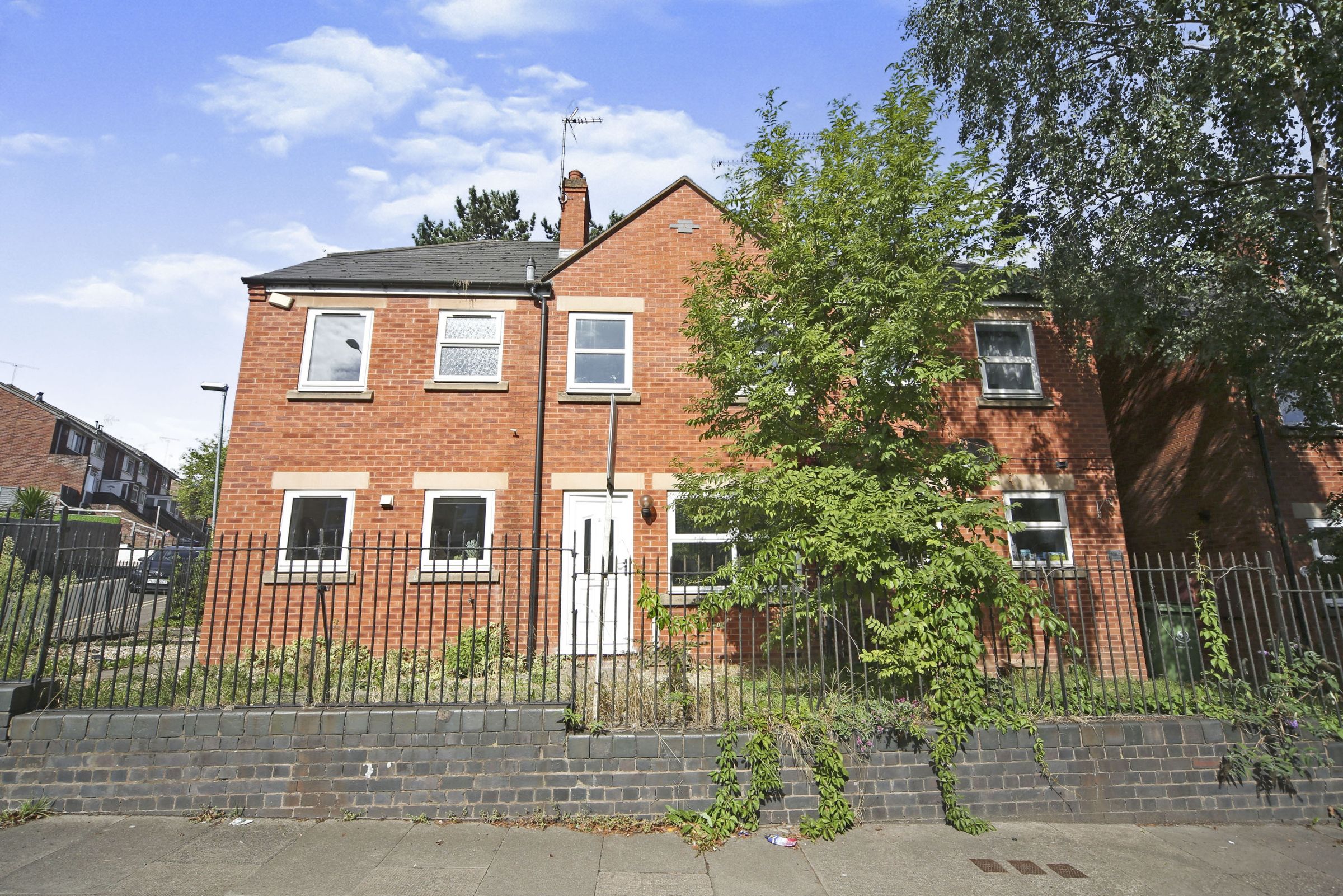 2 bed terraced house for sale in Church Road, Worcester, Worcestershire