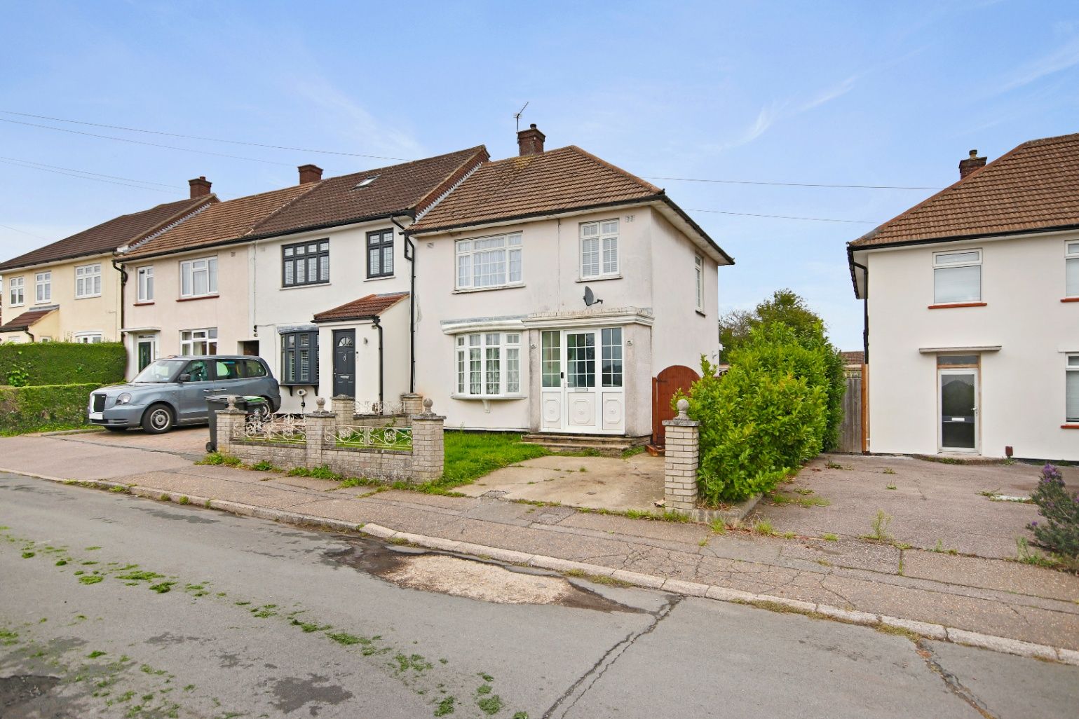 3 bed end terrace house for sale in Crossfields, Loughton, Essex IG10