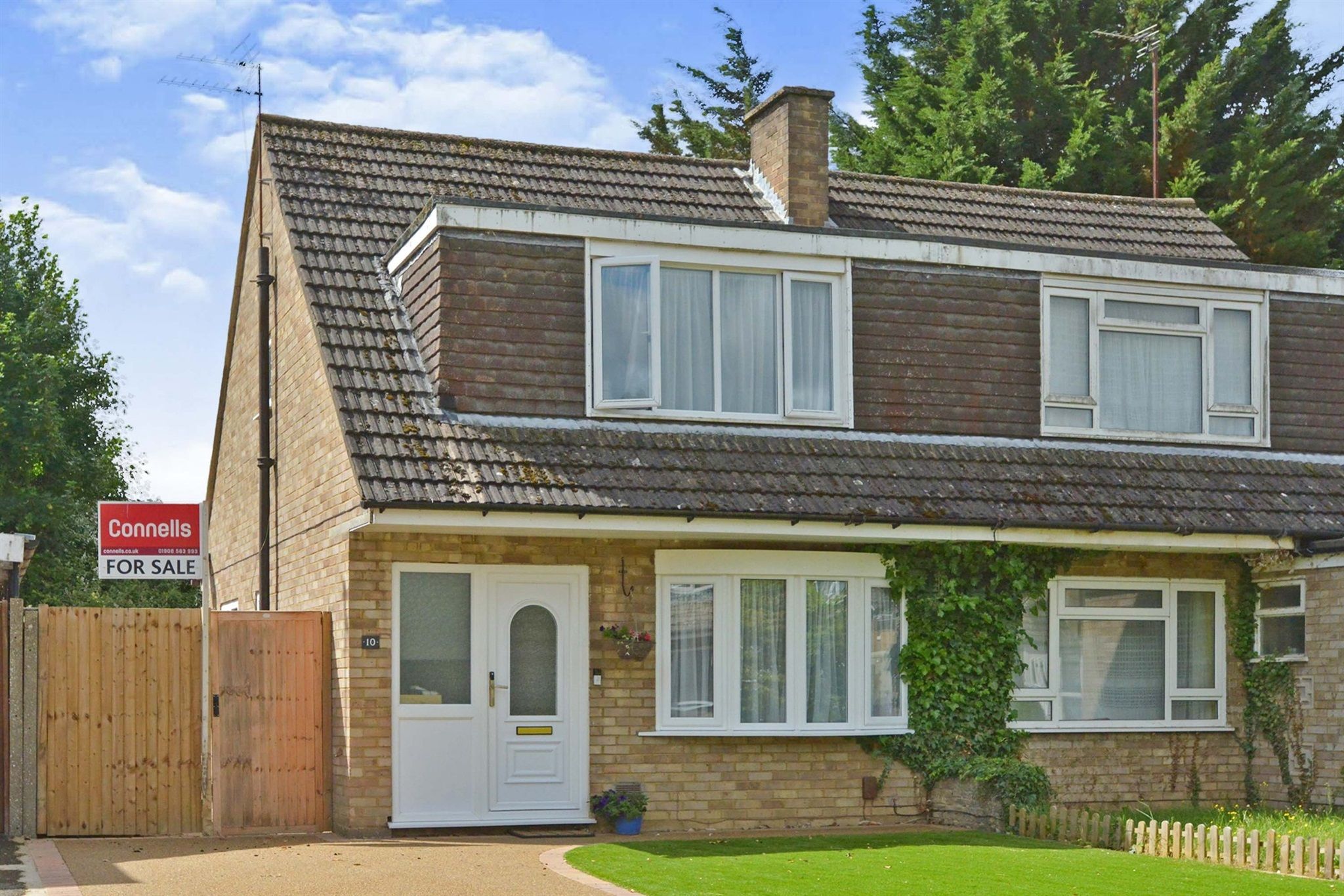 3 bed semidetached house for sale in Longville, Old Wolverton, Milton