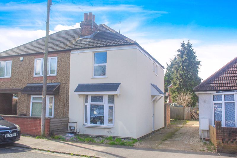 2 bed semidetached house to rent in Dordans Road, Leagrave, Luton LU4