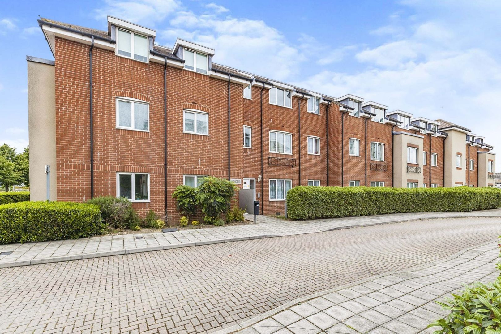 1 bed flat for sale in Dudley Place, StainesUponThames TW19 Zoopla
