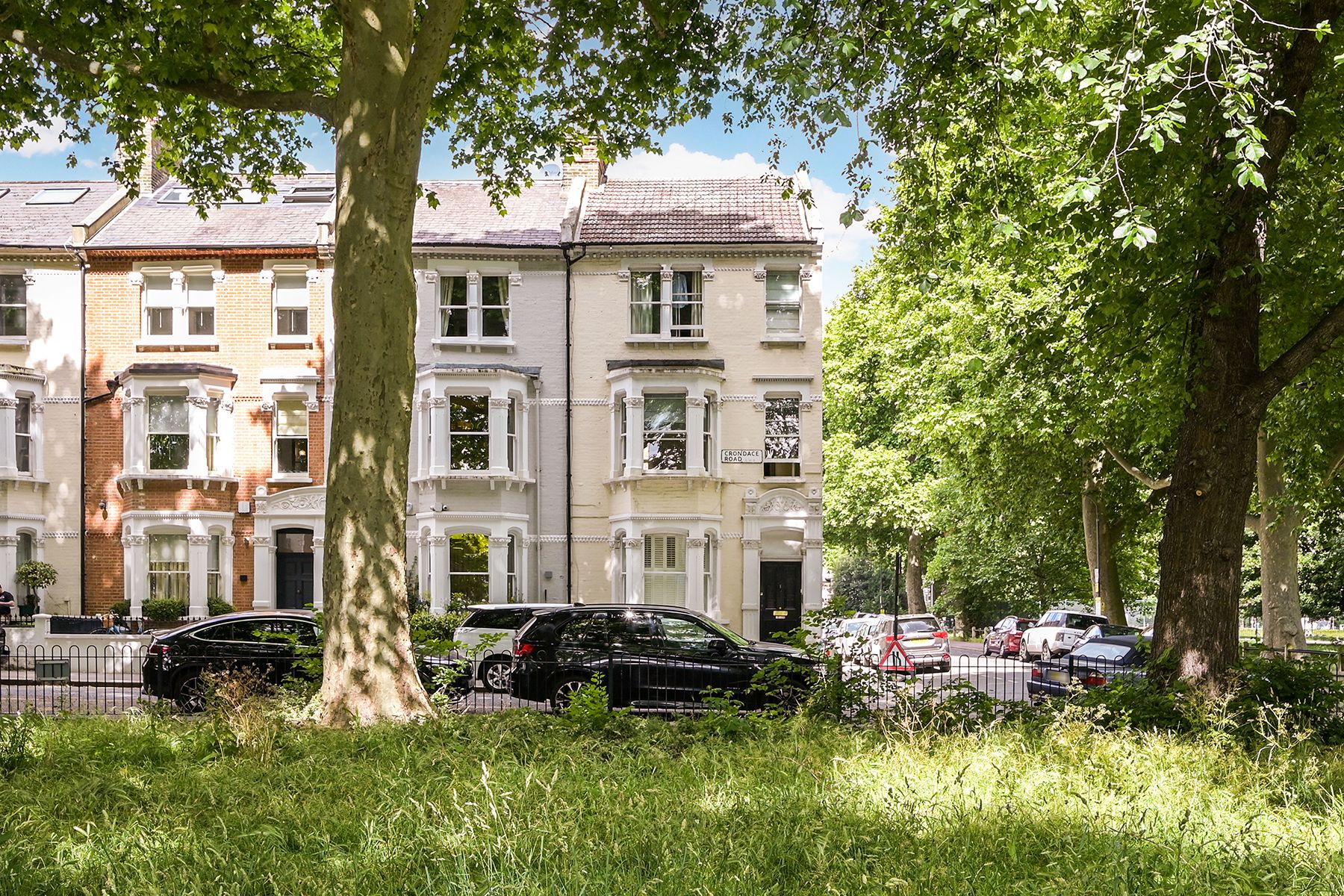 6 bed end terrace house for sale in Crondace Road, Parsons Green