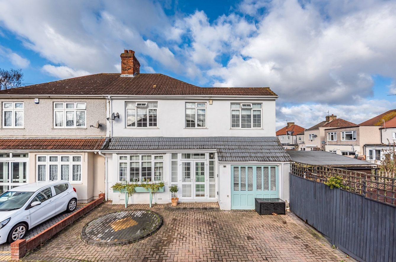 4 bed semidetached house for sale in Lulworth Road, Welling DA16 Zoopla