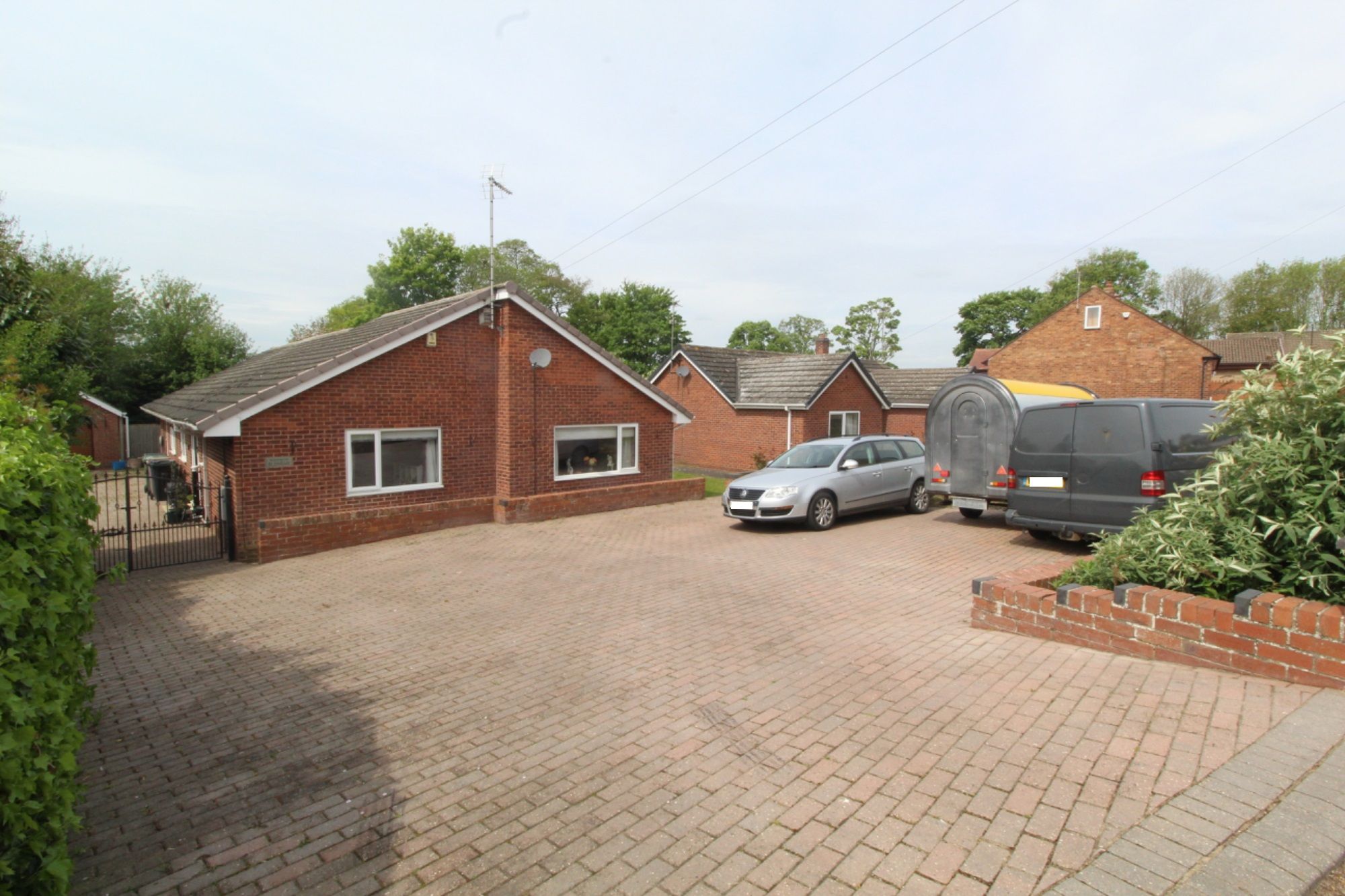 4 bed bungalow for sale in Hillside, Whitwell, Worksop S80 Zoopla