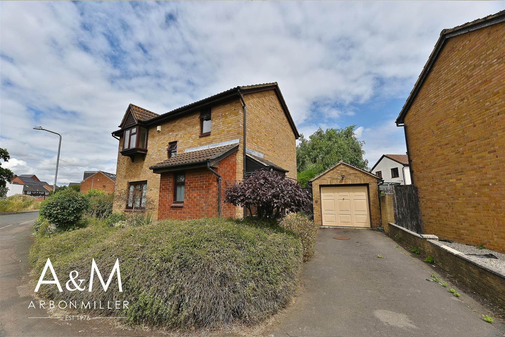 3 bed detached house for sale in Barrington Close, Clayhall, Ilford IG5 Zoopla