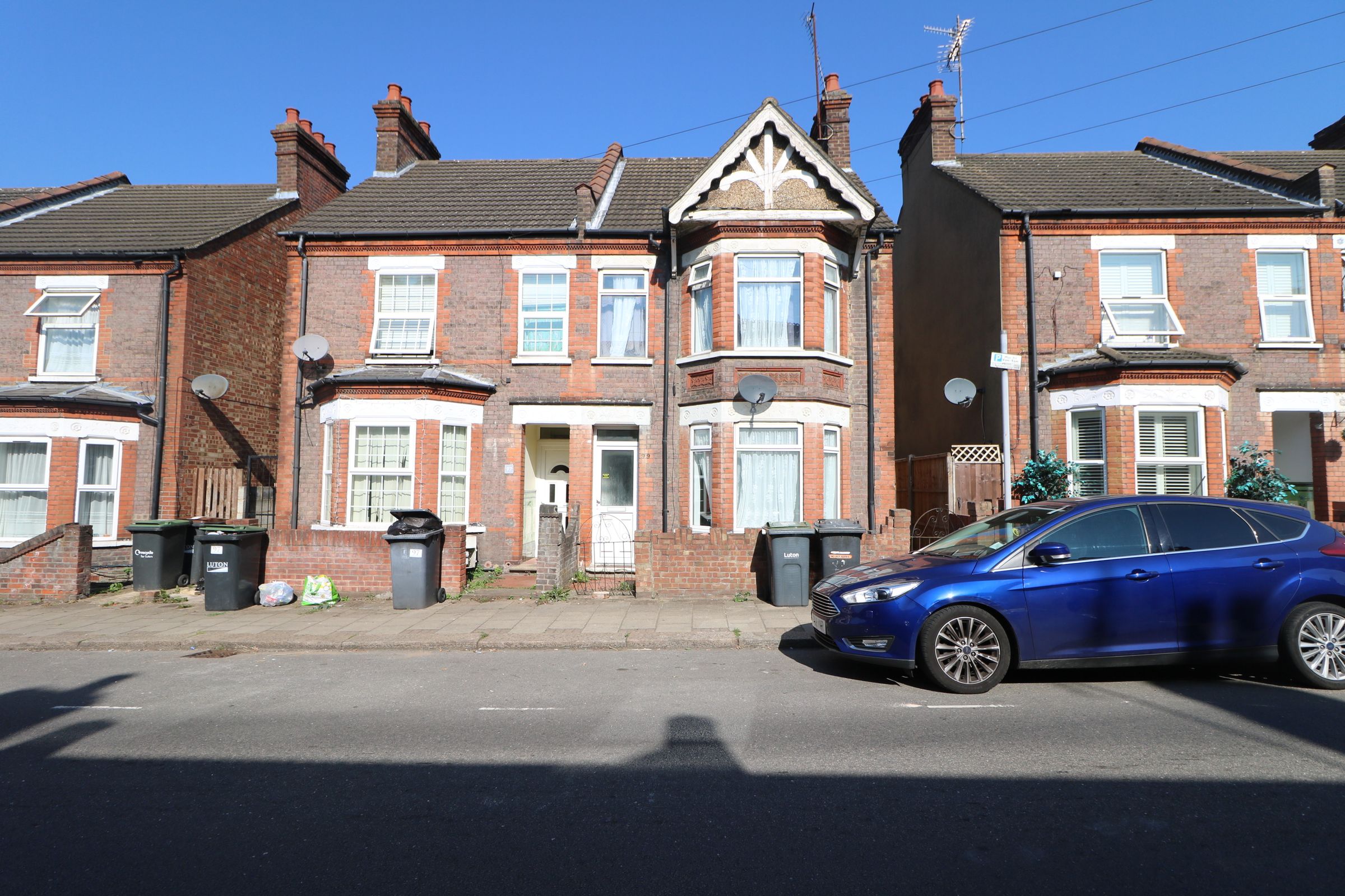 4 bed property for sale in Reginald Street, Luton LU2 Zoopla