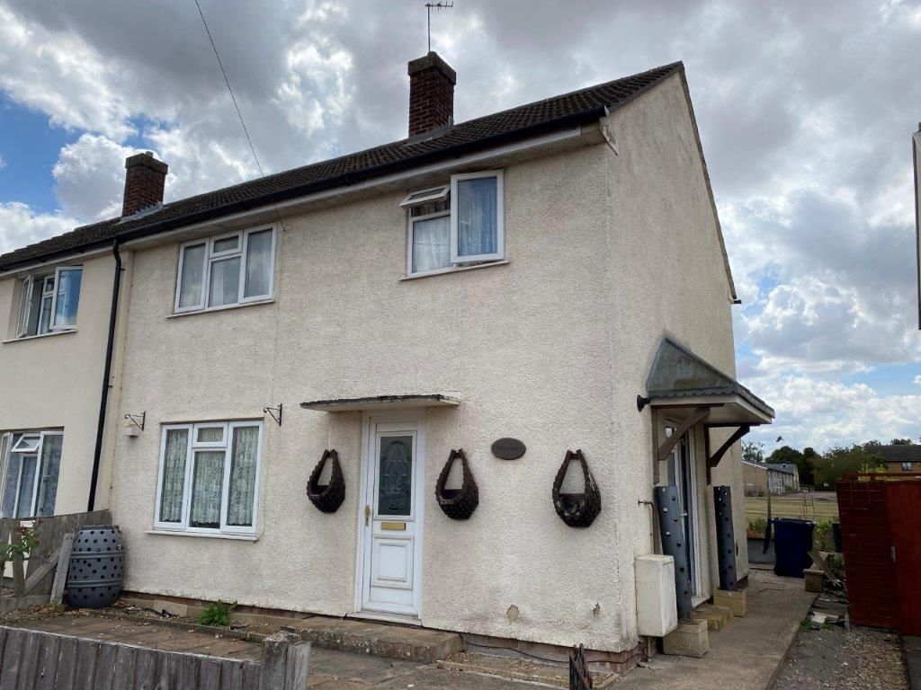 3 bed semidetached house for sale in Beeton Close, Melbourn, Royston