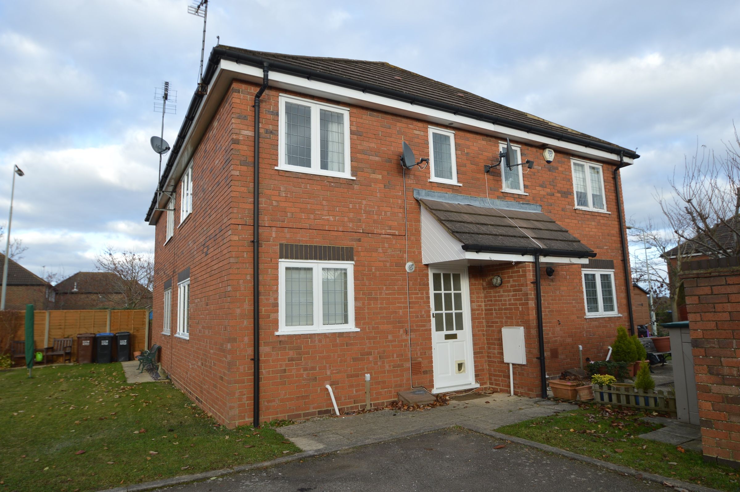 2 bed end terrace house to rent in Stirling Way, Welwyn Garden City AL7 Zoopla
