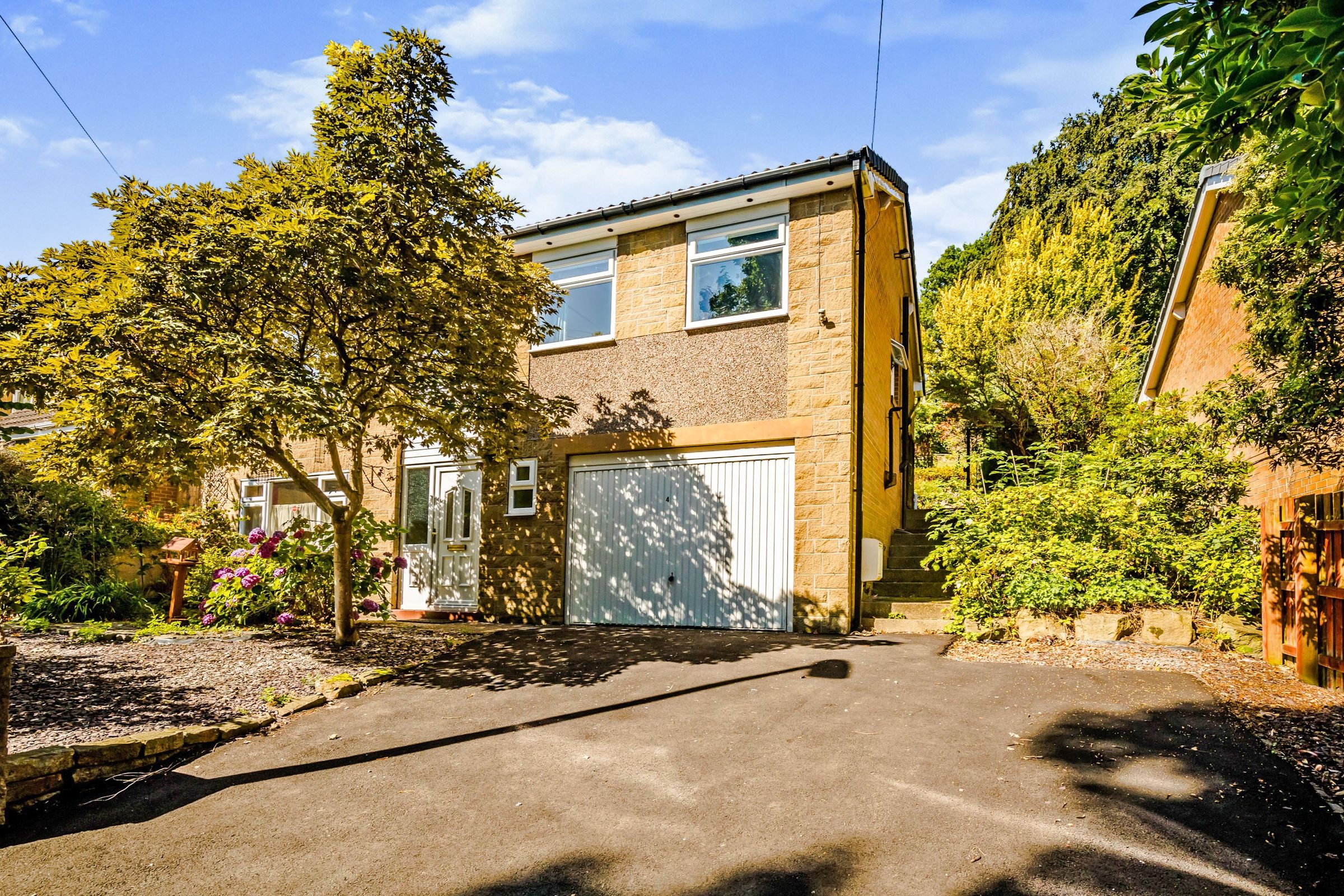 3 bed detached house for sale in Southlands Drive, Fixby, Huddersfield