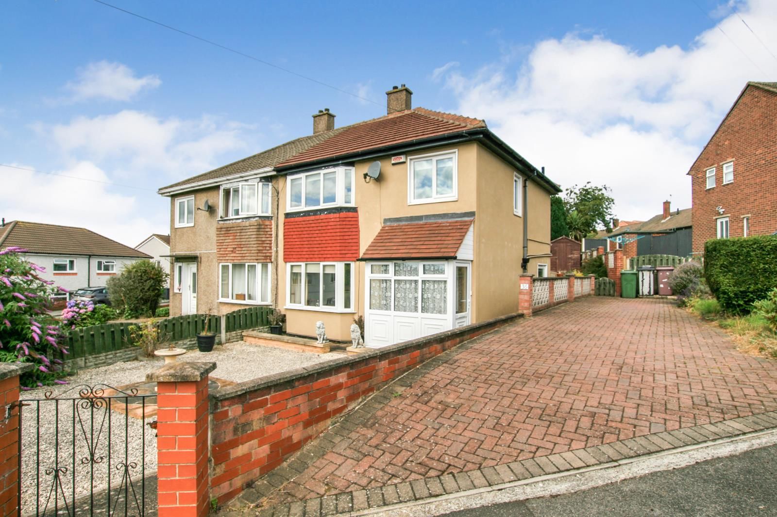 3 bed semidetached house for sale in Marsh Avenue, Dronfield