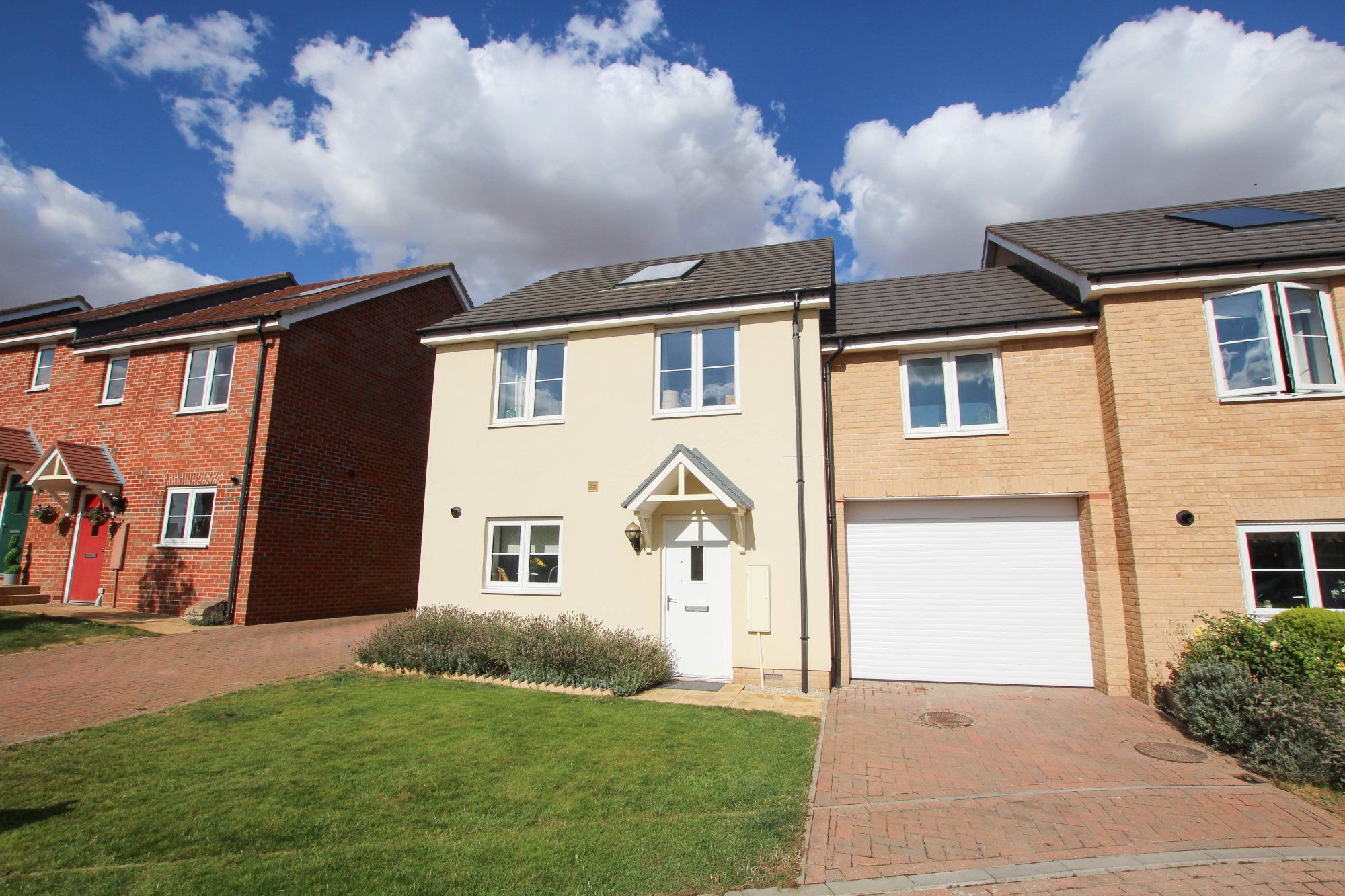 3 bed linkdetached house for sale in Strachey Close, Saffron Walden