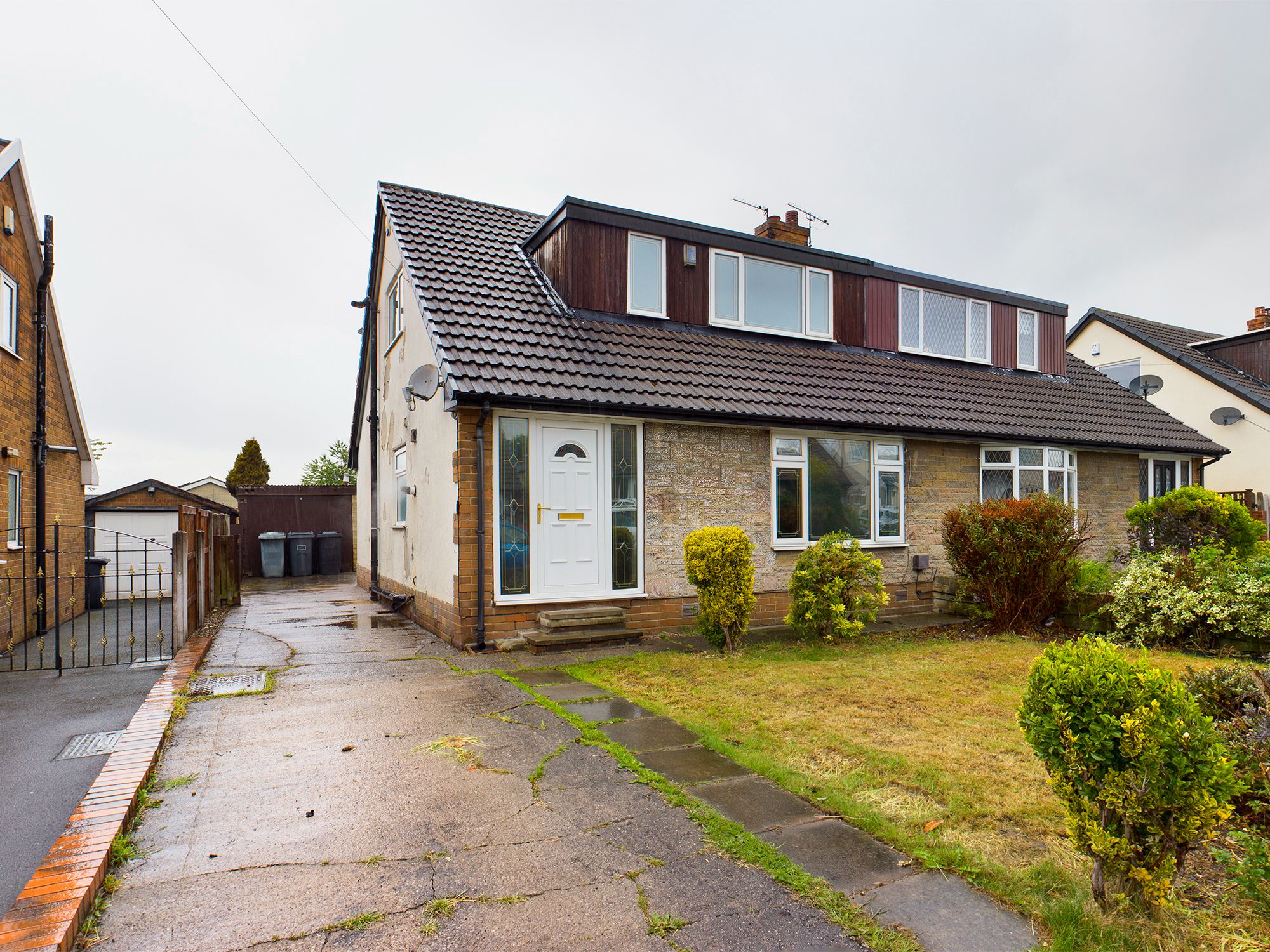 4 bed semidetached house for sale in Lynfield Drive, Liversedge WF15