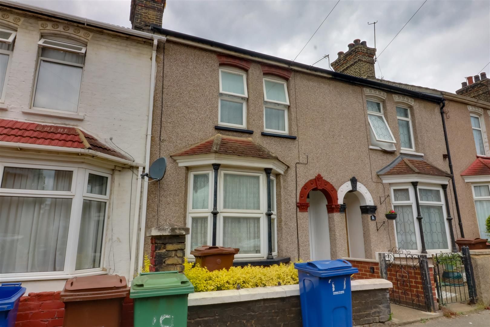 3 bed property for sale in Parker Road, Grays RM17 Zoopla