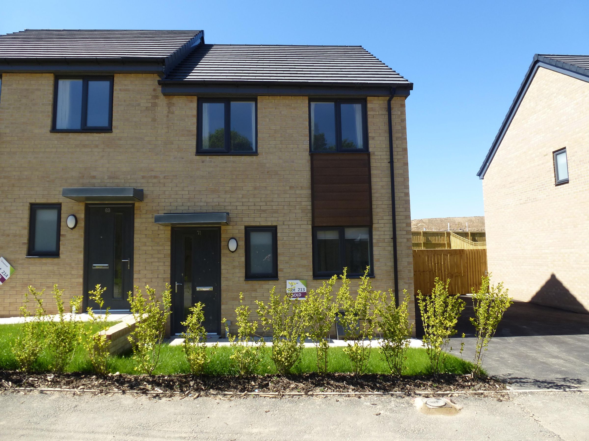 3 bed semidetached house to rent in Roberts Road, Edlington, Doncaster