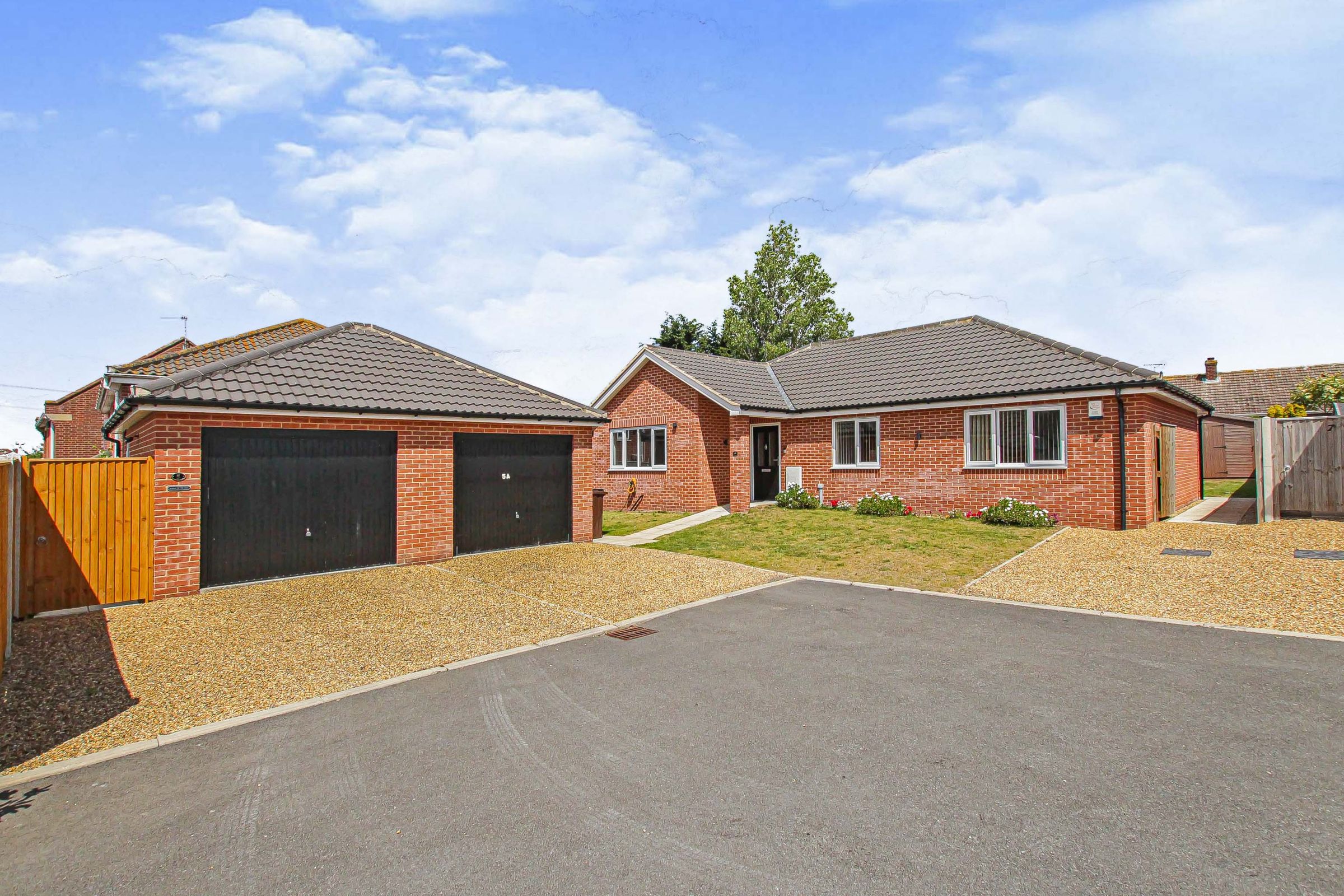 3 Bed Detached Bungalow For Sale In Beach Road, Great Yarmouth NR29 ...