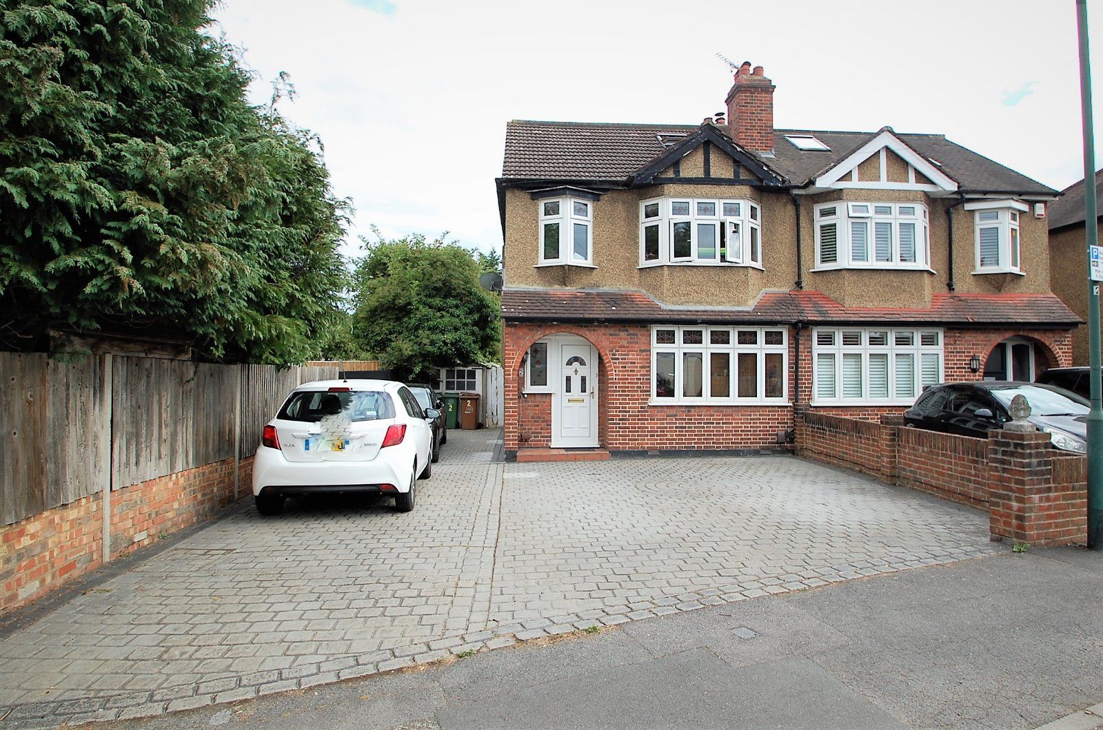 3 bed semidetached house for sale in Elmwood Close, Wallington SM6