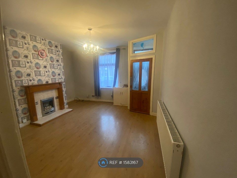 3 bed terraced house to rent in Victoria Street, Radcliffe, Manchester