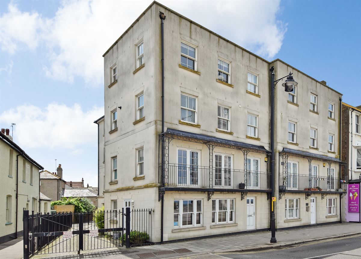 2 bed flat for sale in Central Parade, Herne Bay CT6 Zoopla