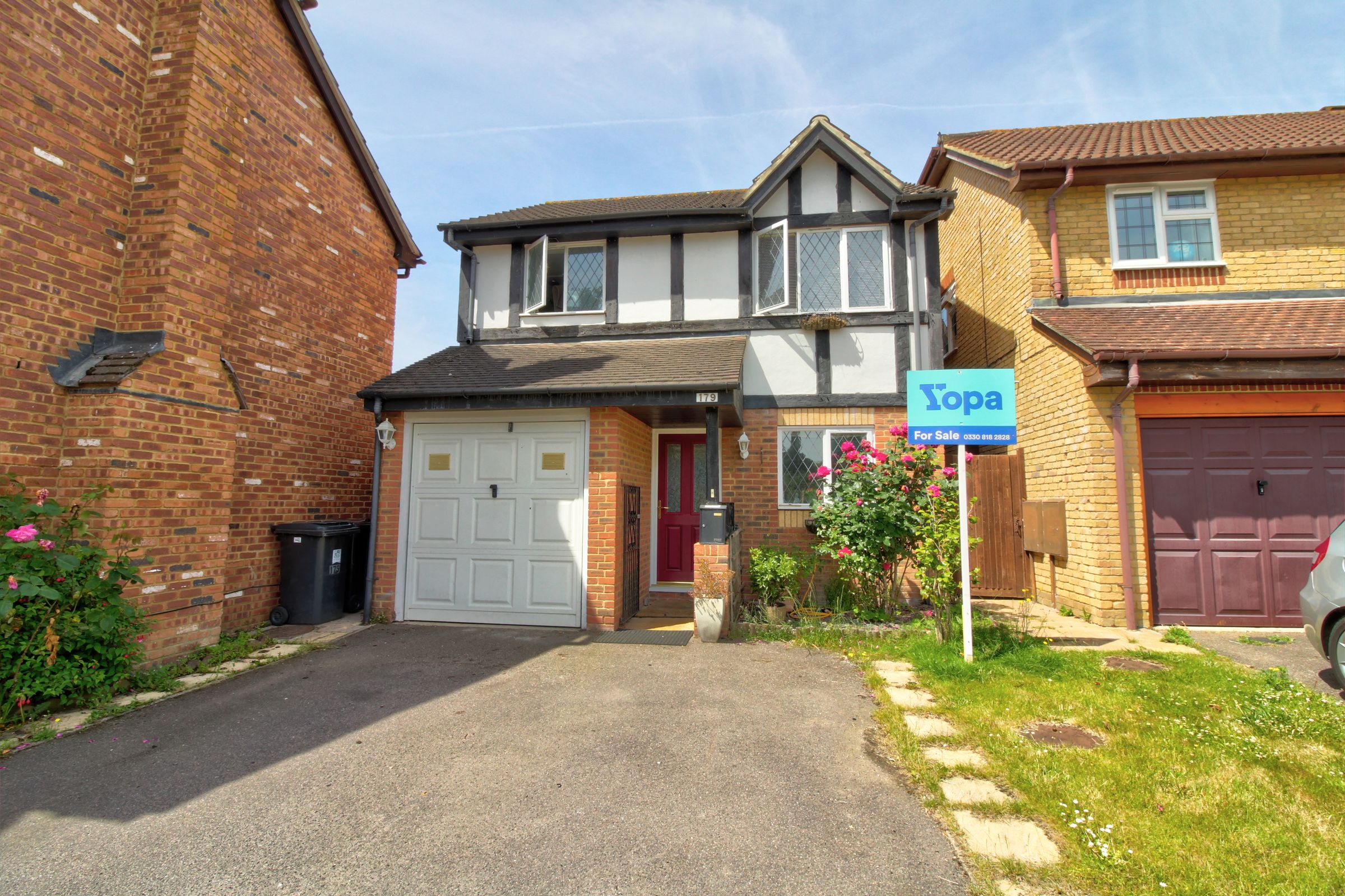 3 bed detached house for sale in Alexandra Gardens, Knaphill, Woking