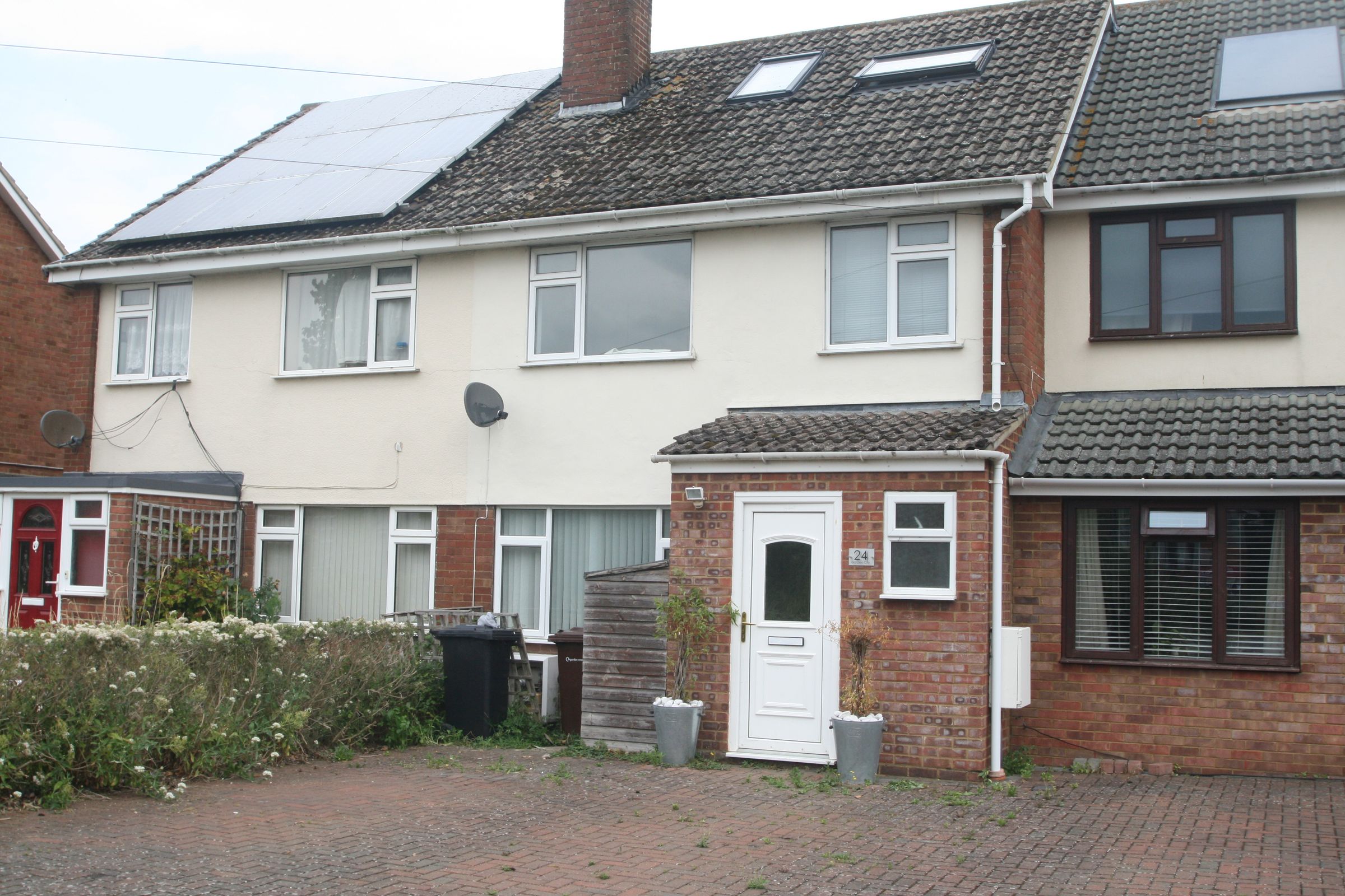 4 bed terraced house to rent in Garden City, Thame, Oxfordshire, United