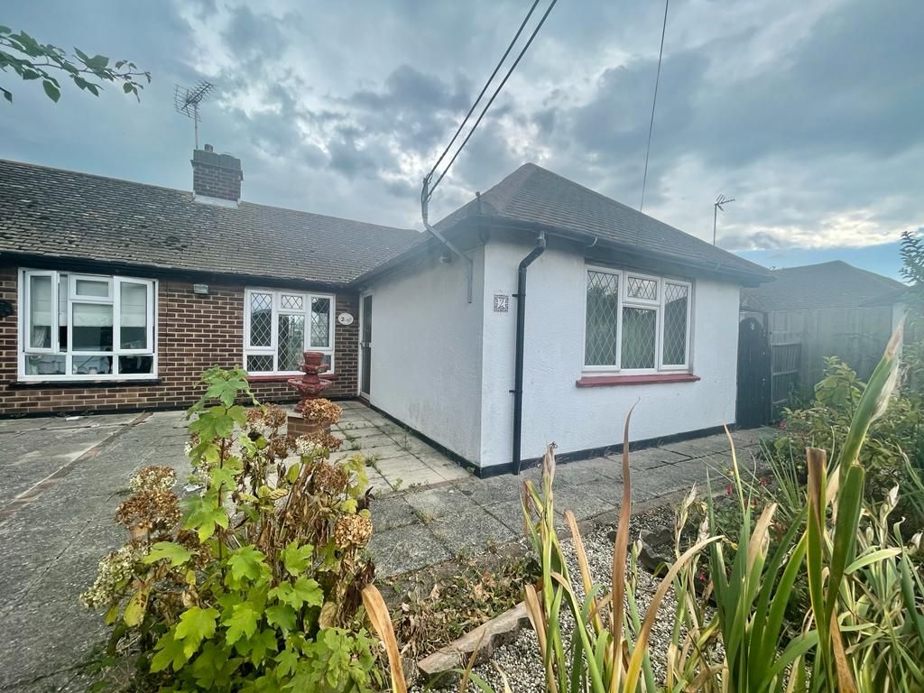 1 bed semidetached bungalow for sale in Mitchells Avenue, Canvey