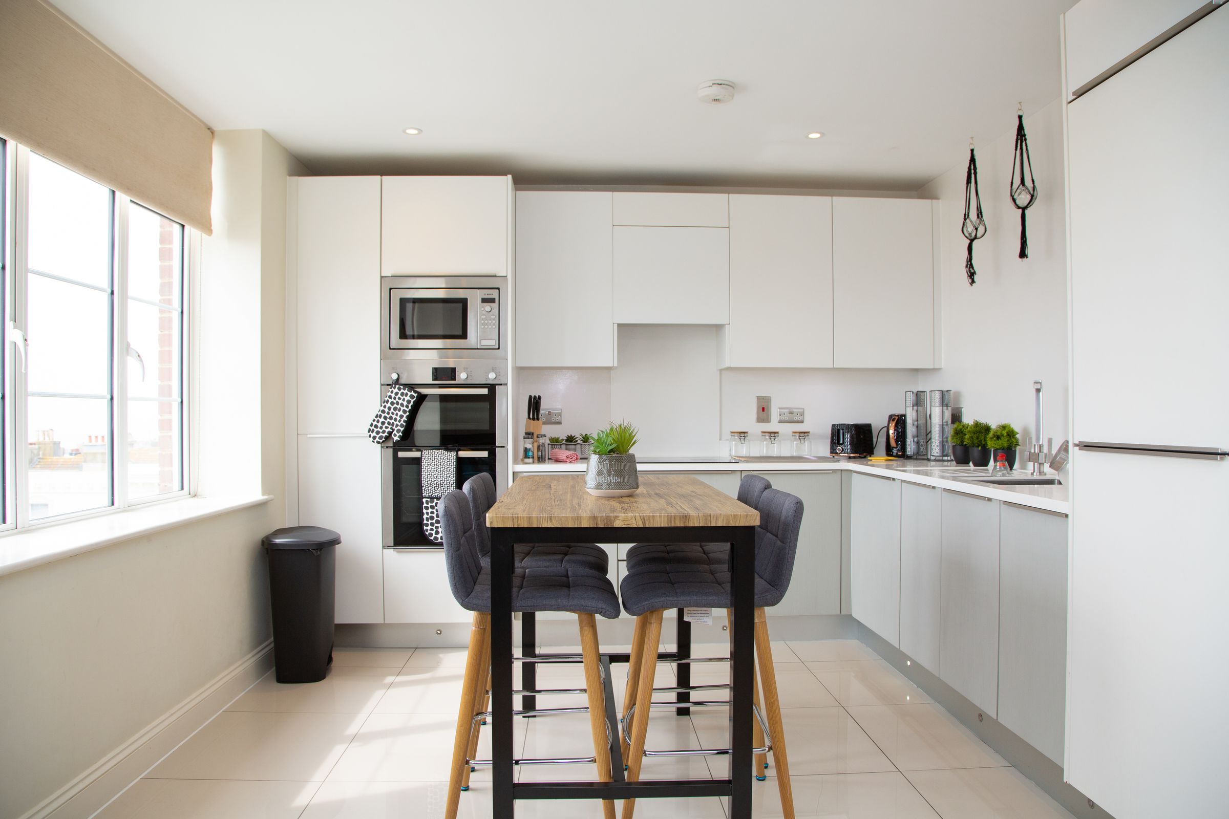 2 bed flat to rent in Western Road, Brighton BN1 Zoopla