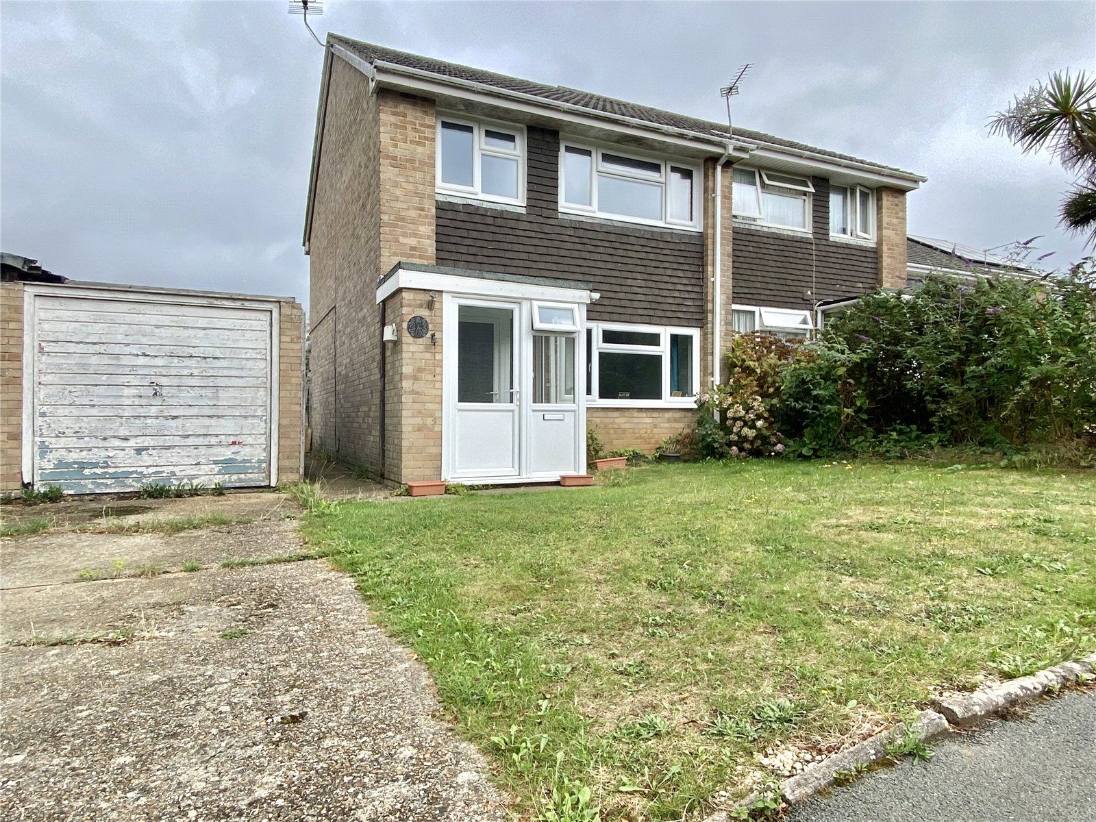 3 bed semidetached house for sale in Yarborough Close, Godshill