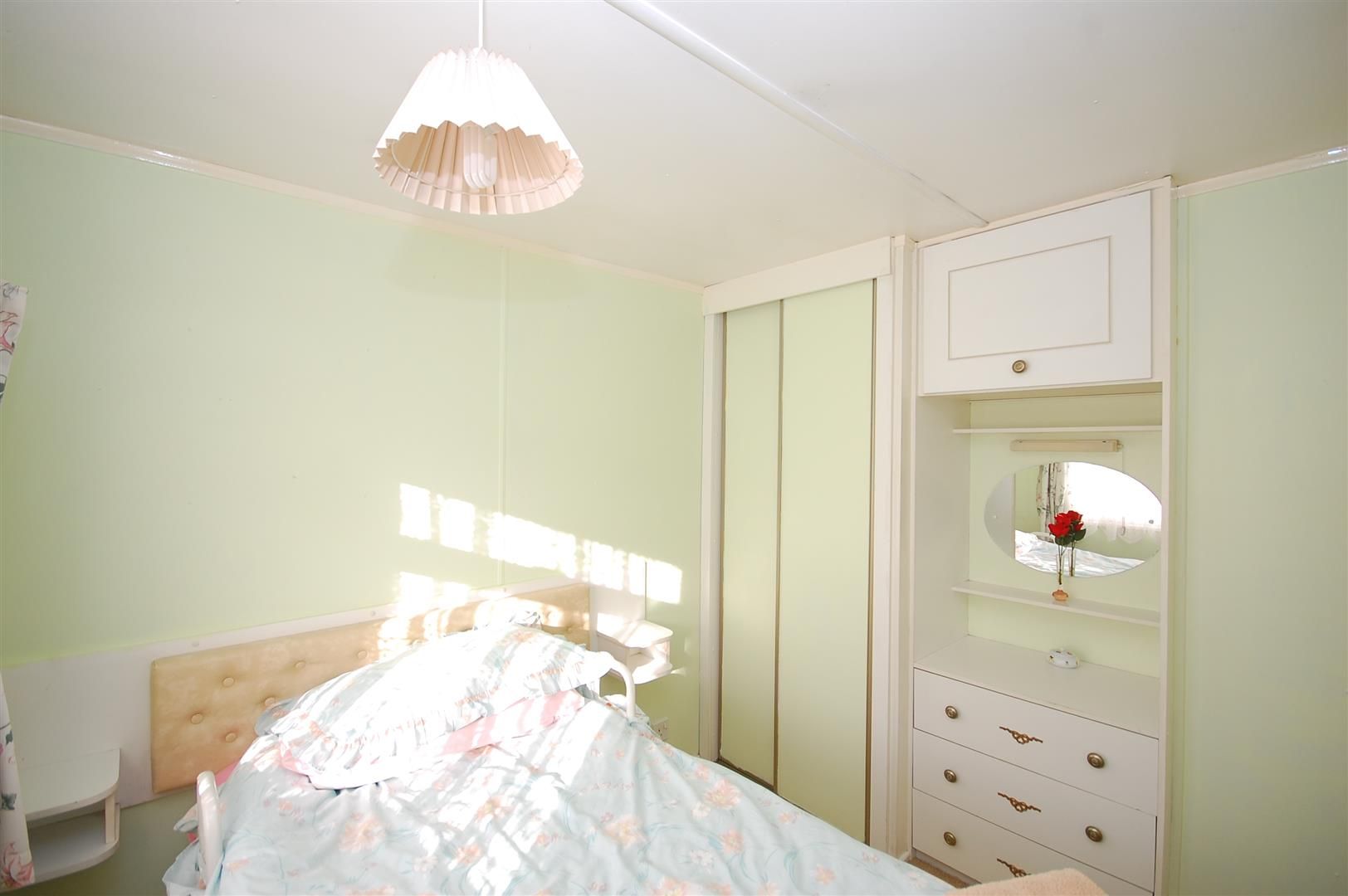 2 bed mobile/park home for sale in Cliff Top Park, Garforth, Leeds LS25