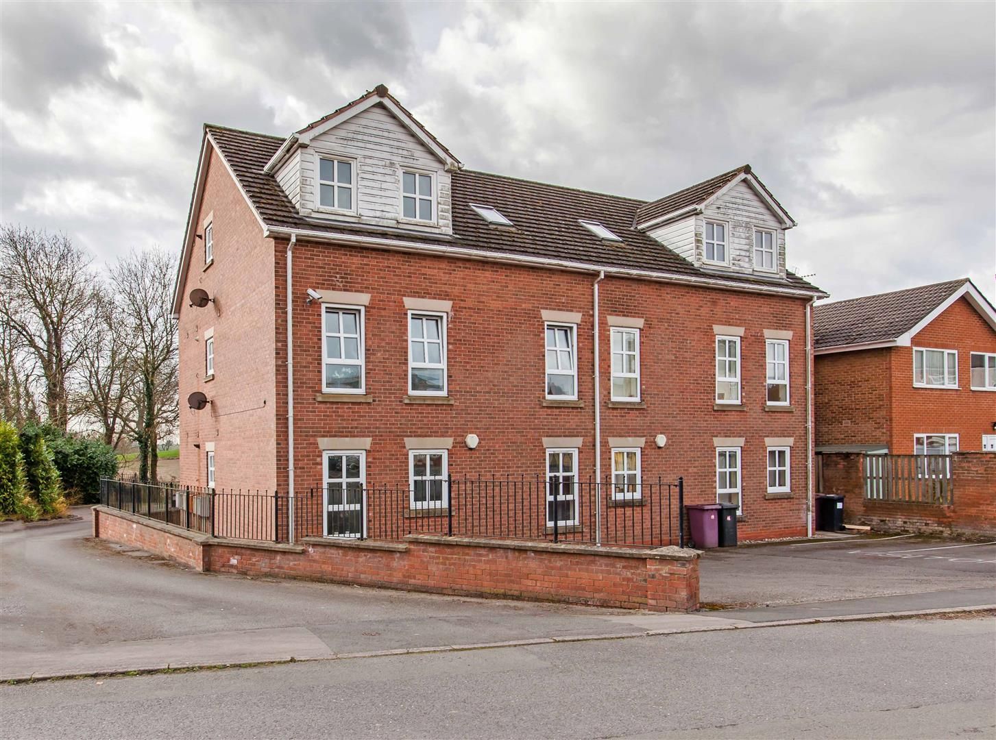 2 bed flat for sale in Dark Lane, North Wingfield, Chesterfield S42