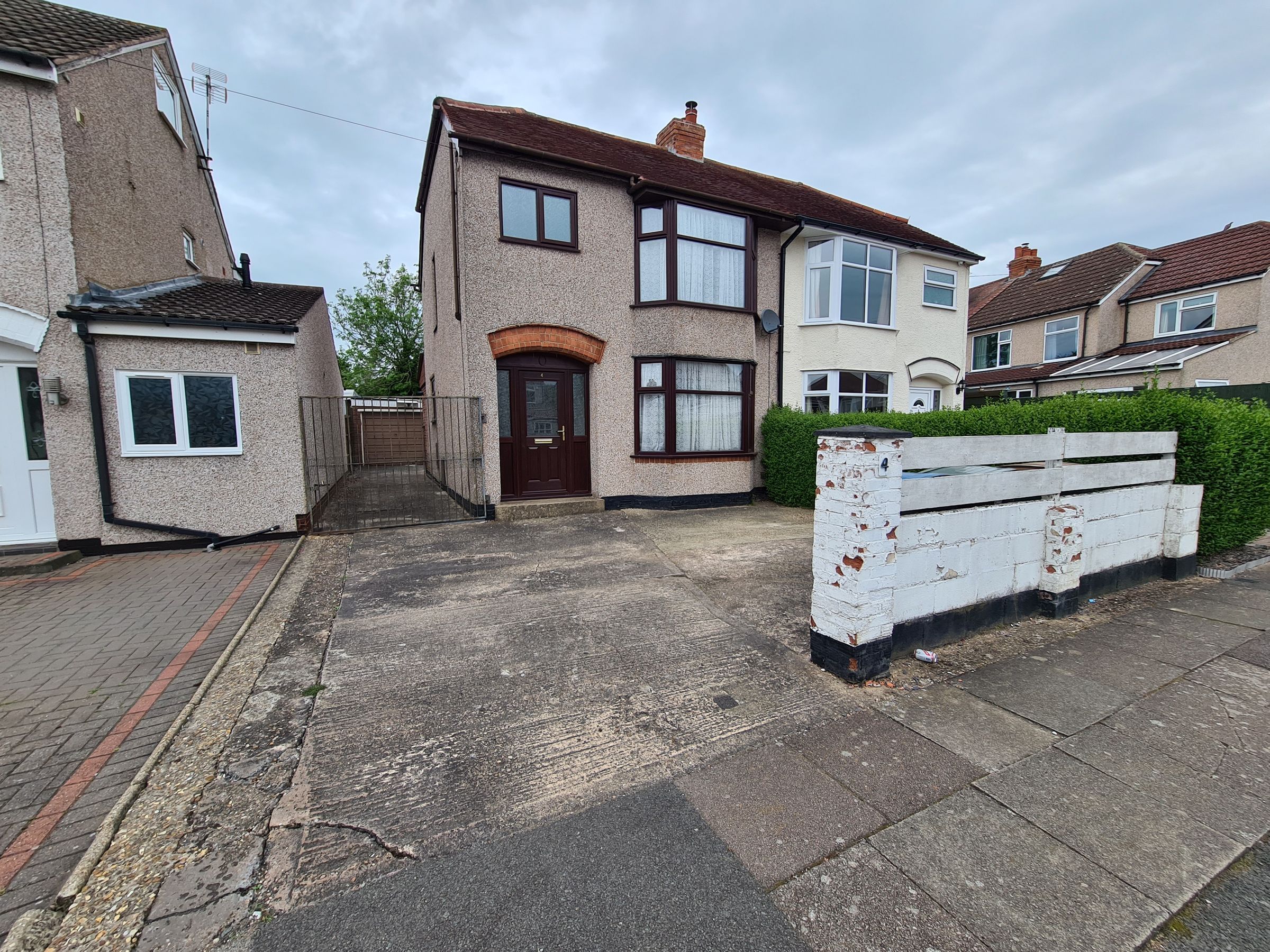 3 bed semidetached house to rent in Chestnut Tree Avenue, Coventry CV4