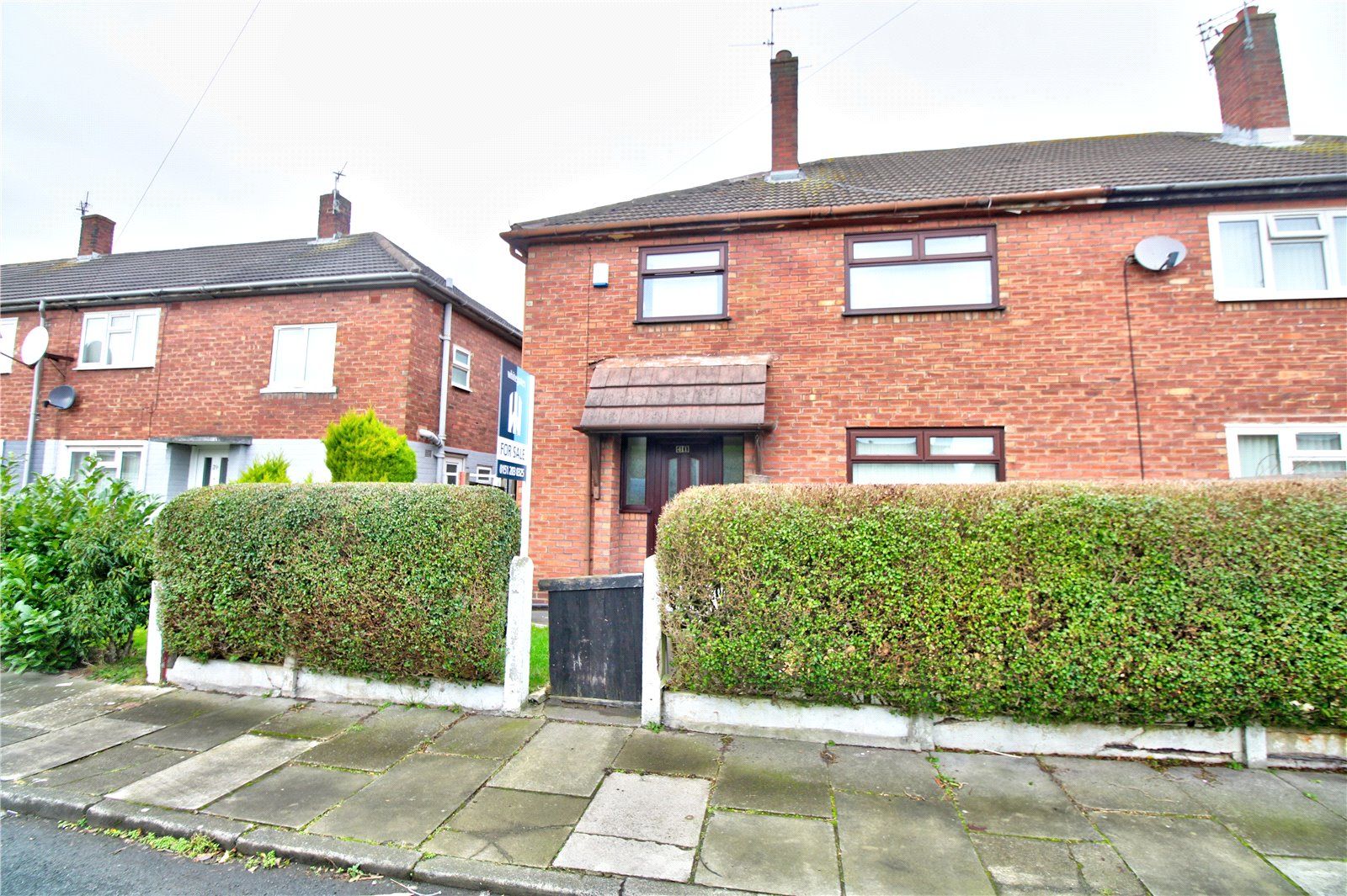 4 bed semidetached house for sale in Frederick Banting Close