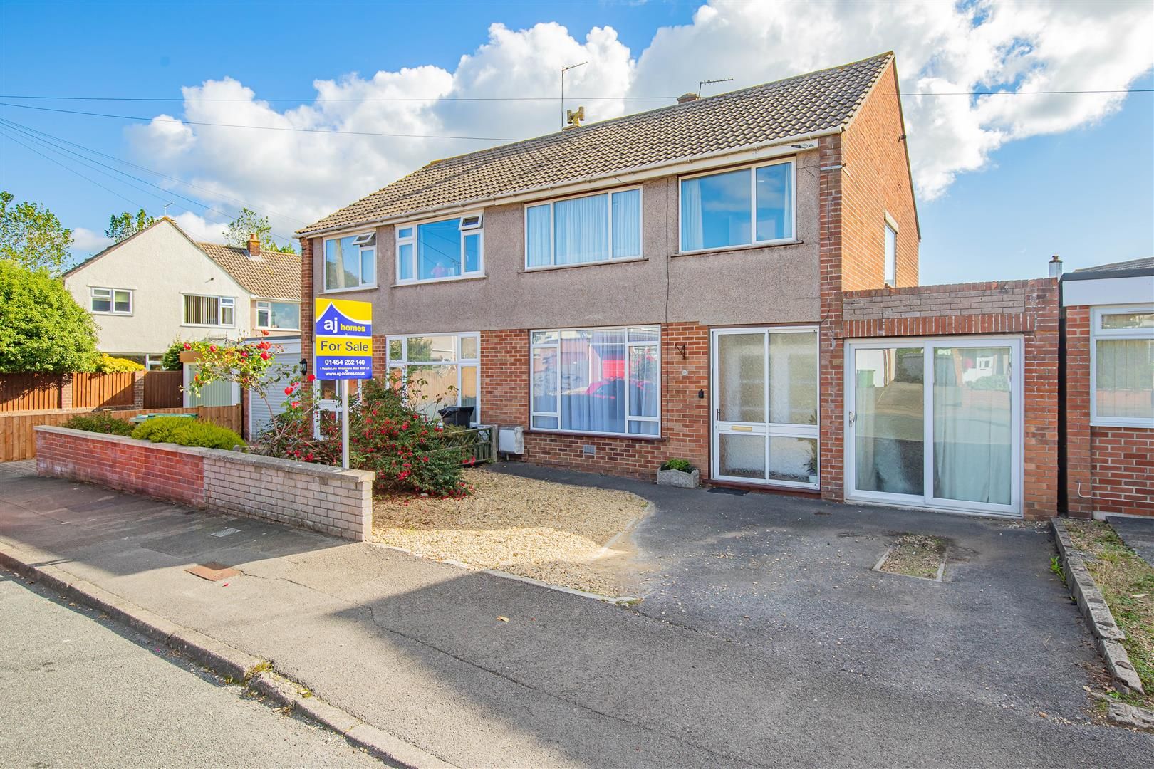 3 bed semidetached house for sale in Bradley Avenue, Winterbourne