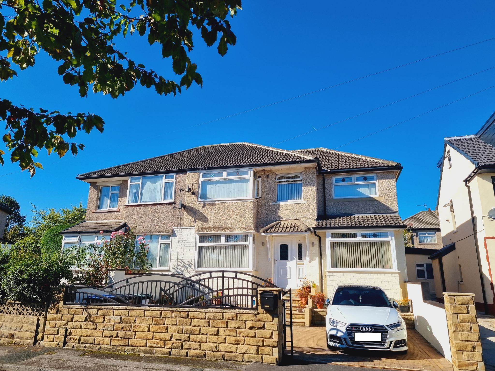 5 bed semidetached house for sale in Brantwood Close, Bradford BD9