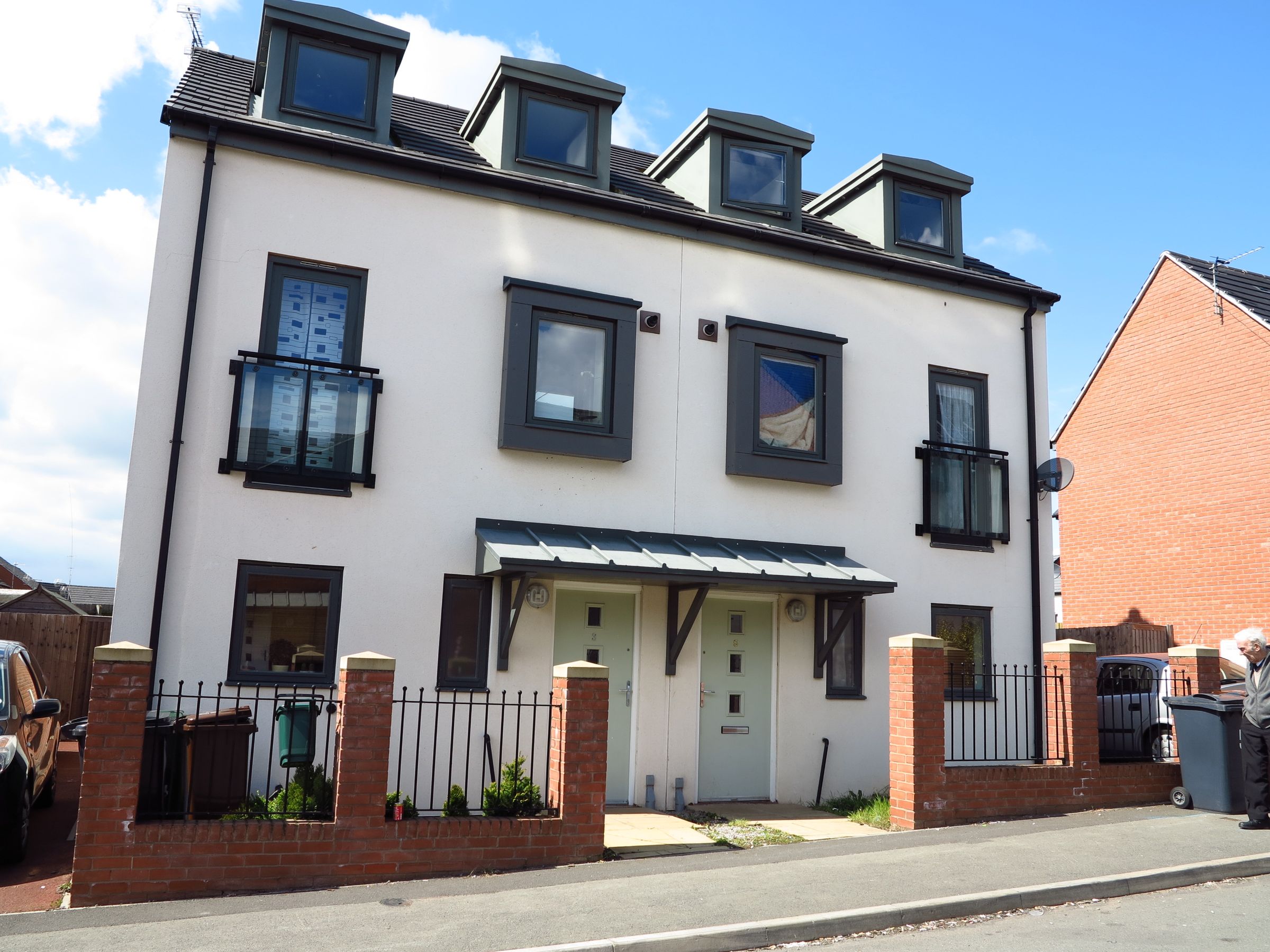 3 bed semidetached house to rent in Othello Road, Wolverhampton WV10