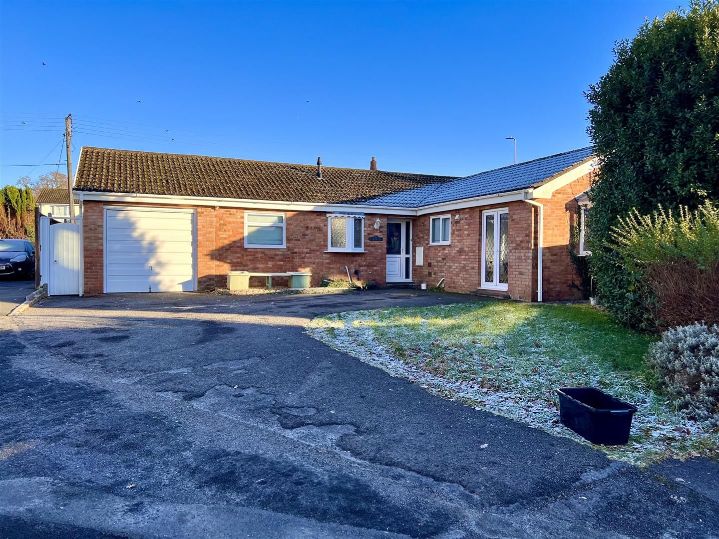 3 bed detached bungalow for sale in Derwen Fawr, Llandybie, Ammanford