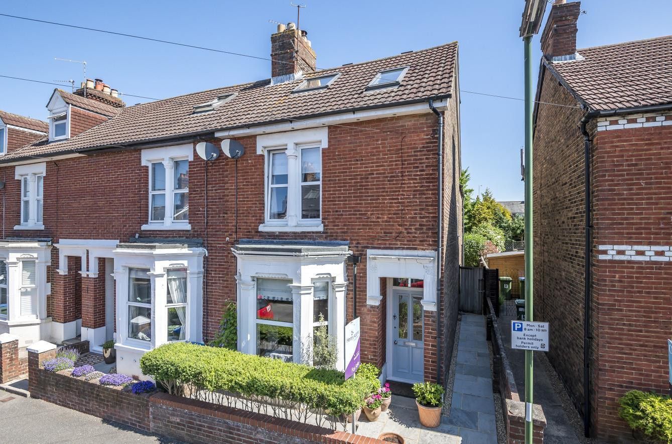 4 bed semidetached house for sale in Devonshire Road, Horsham RH13