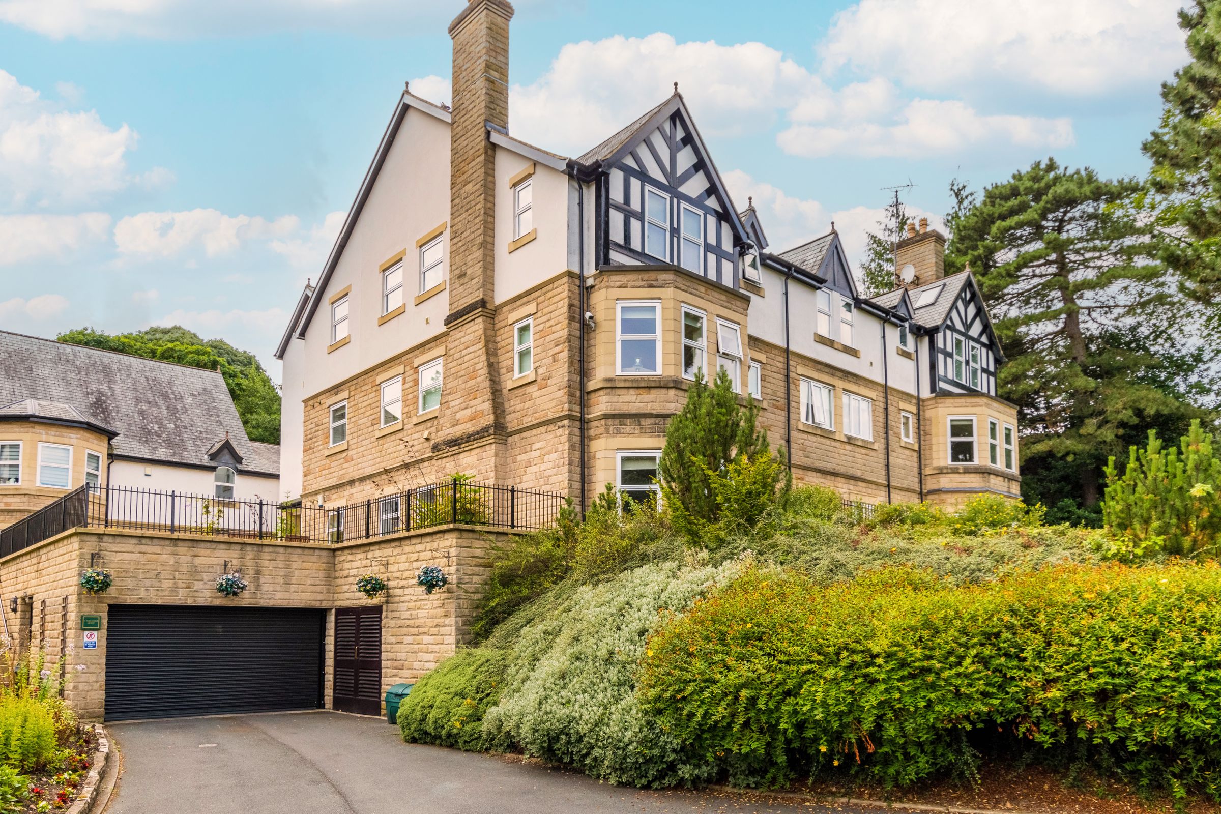 2 bed flat for sale in Park Avenue, Roundhay, Leeds LS8 Zoopla