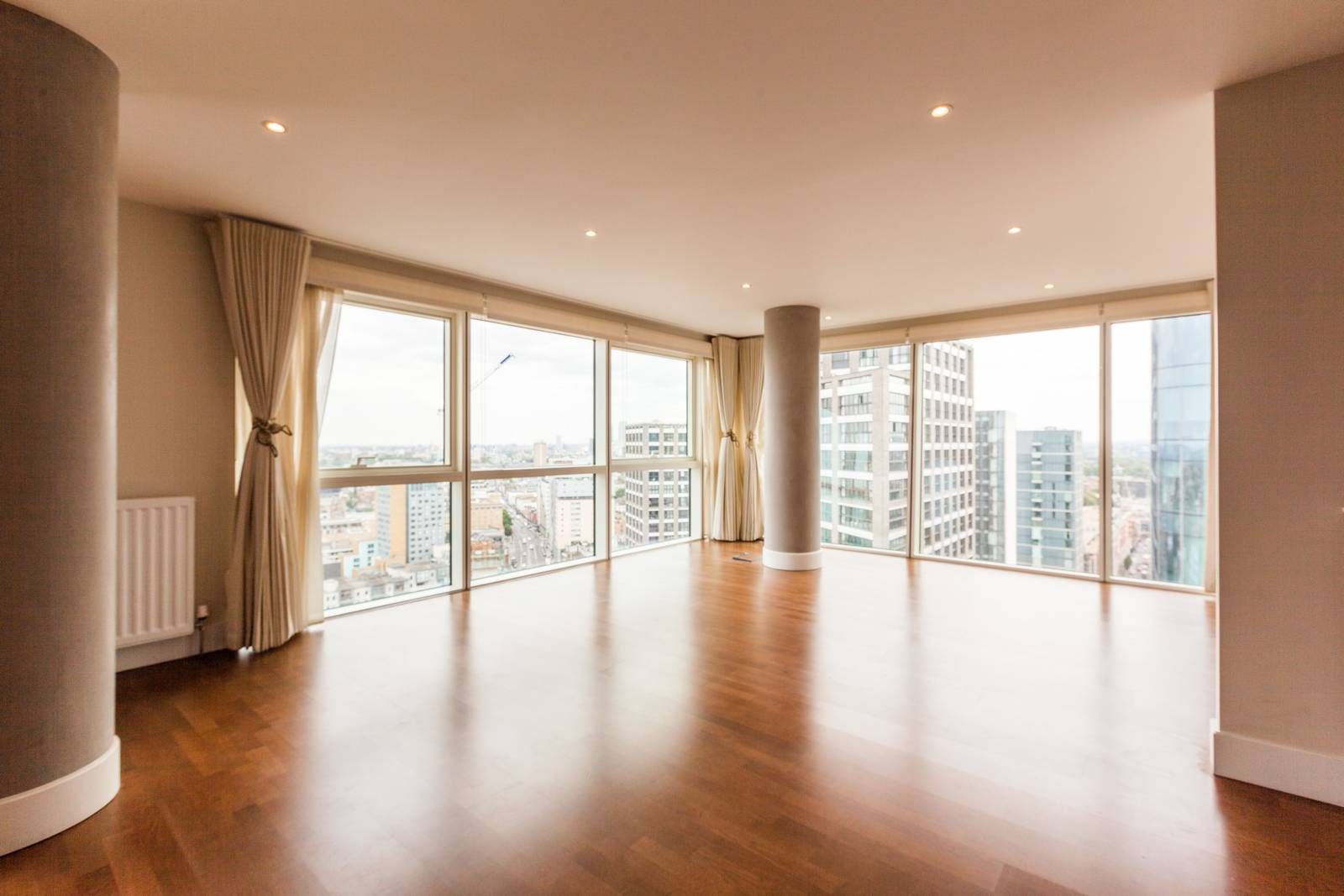 Whitechapel High Street, Aldgate, London E1  