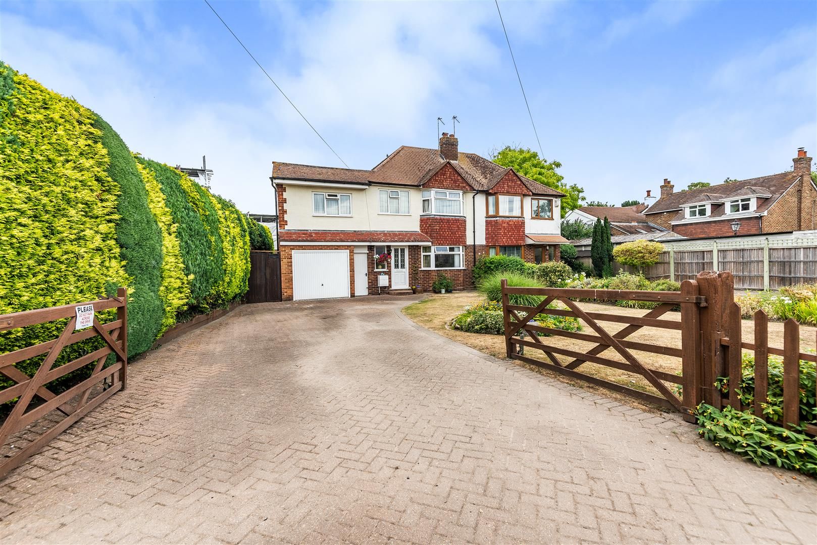 4 bed semidetached house for sale in Stockers Lane, Woking GU22 Zoopla
