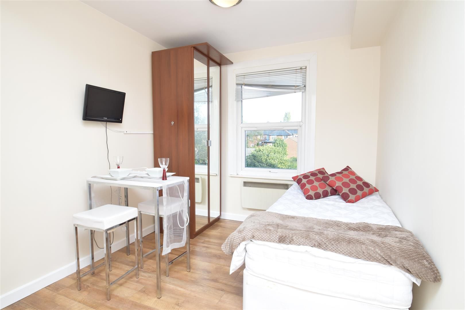 Studio to rent in High Street, Northwood HA6 Zoopla