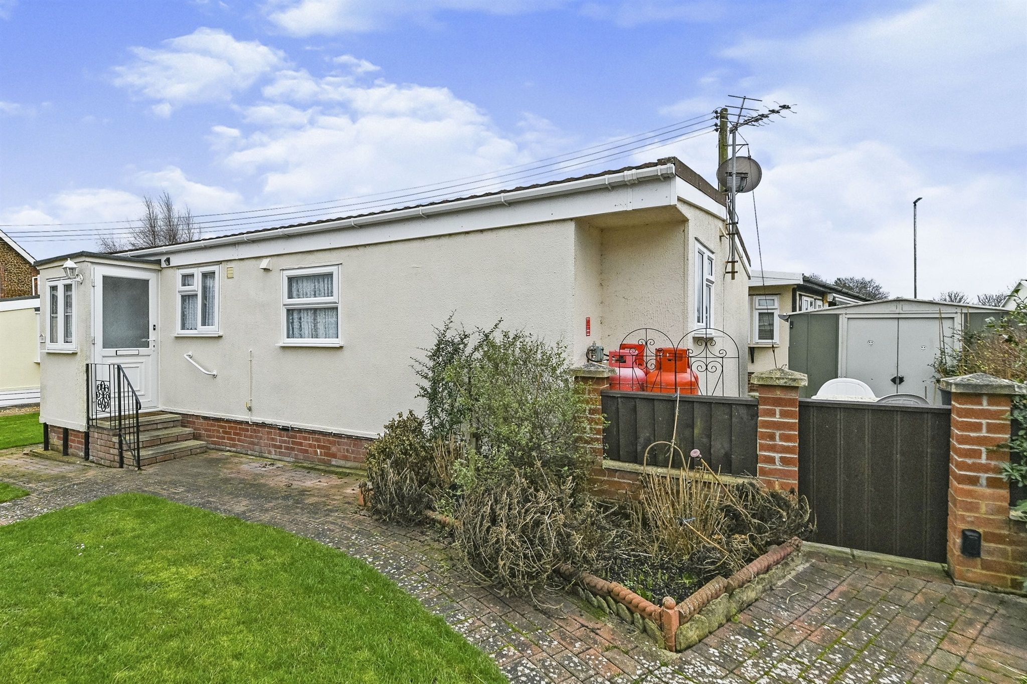 2 bed mobile/park home for sale in Orchard Park Homes, Heacham, King's