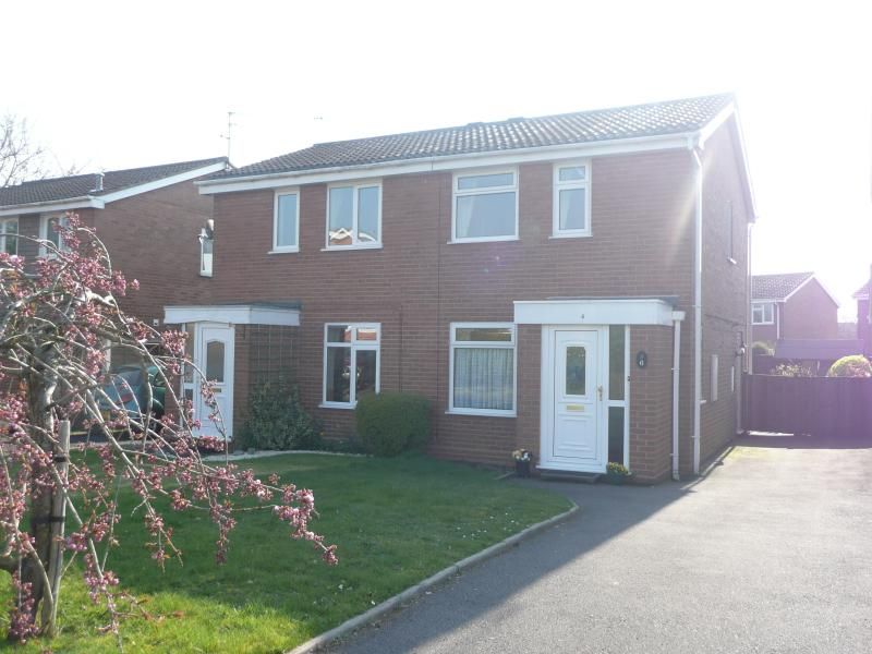 2 bed semidetached house to rent in Levington Close, Perton