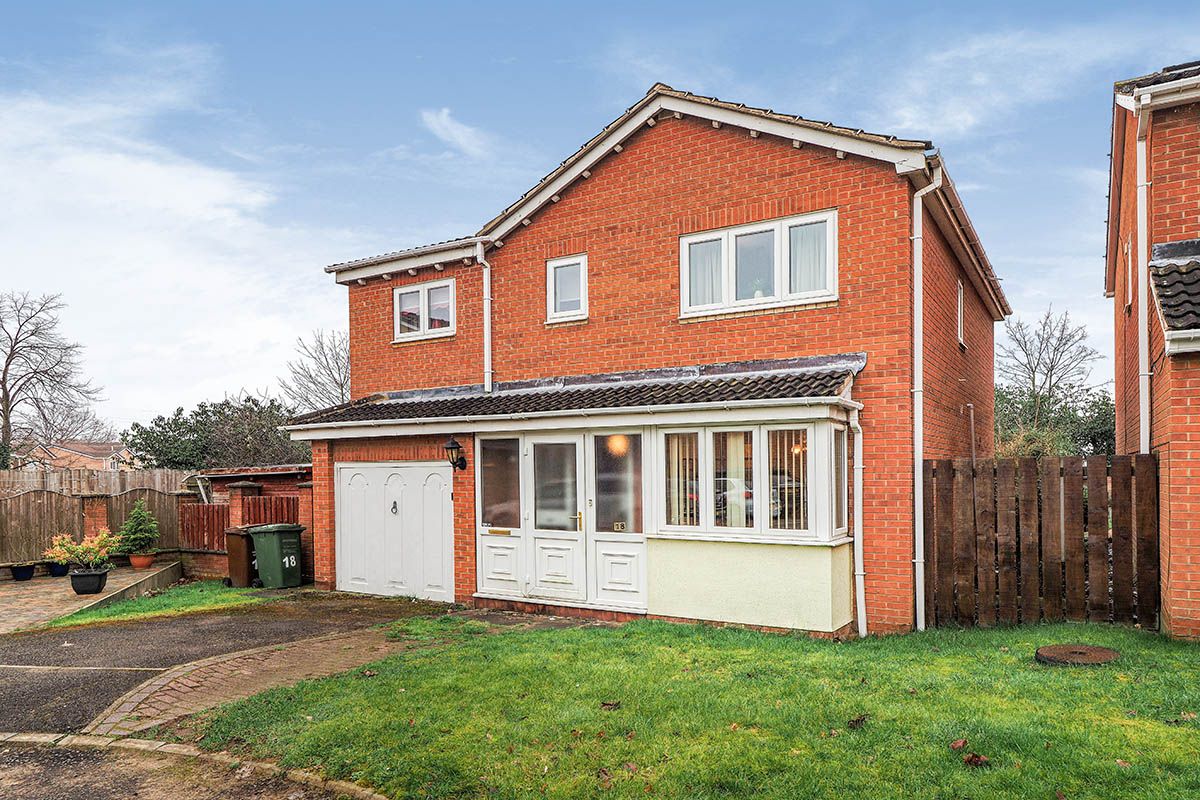 4 bed detached house for sale in Hazelwood Court, Outwood, Wakefield