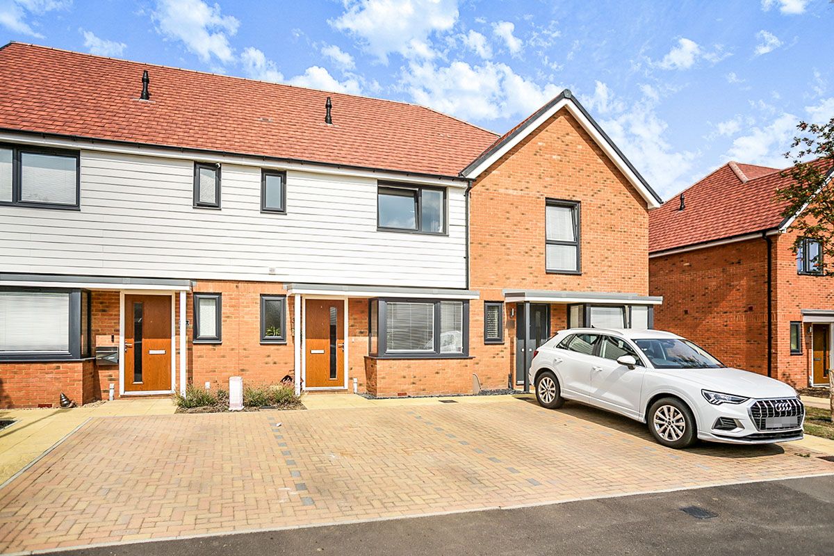 3 bed terraced house for sale in Smedley Road, Faversham, Kent ME13